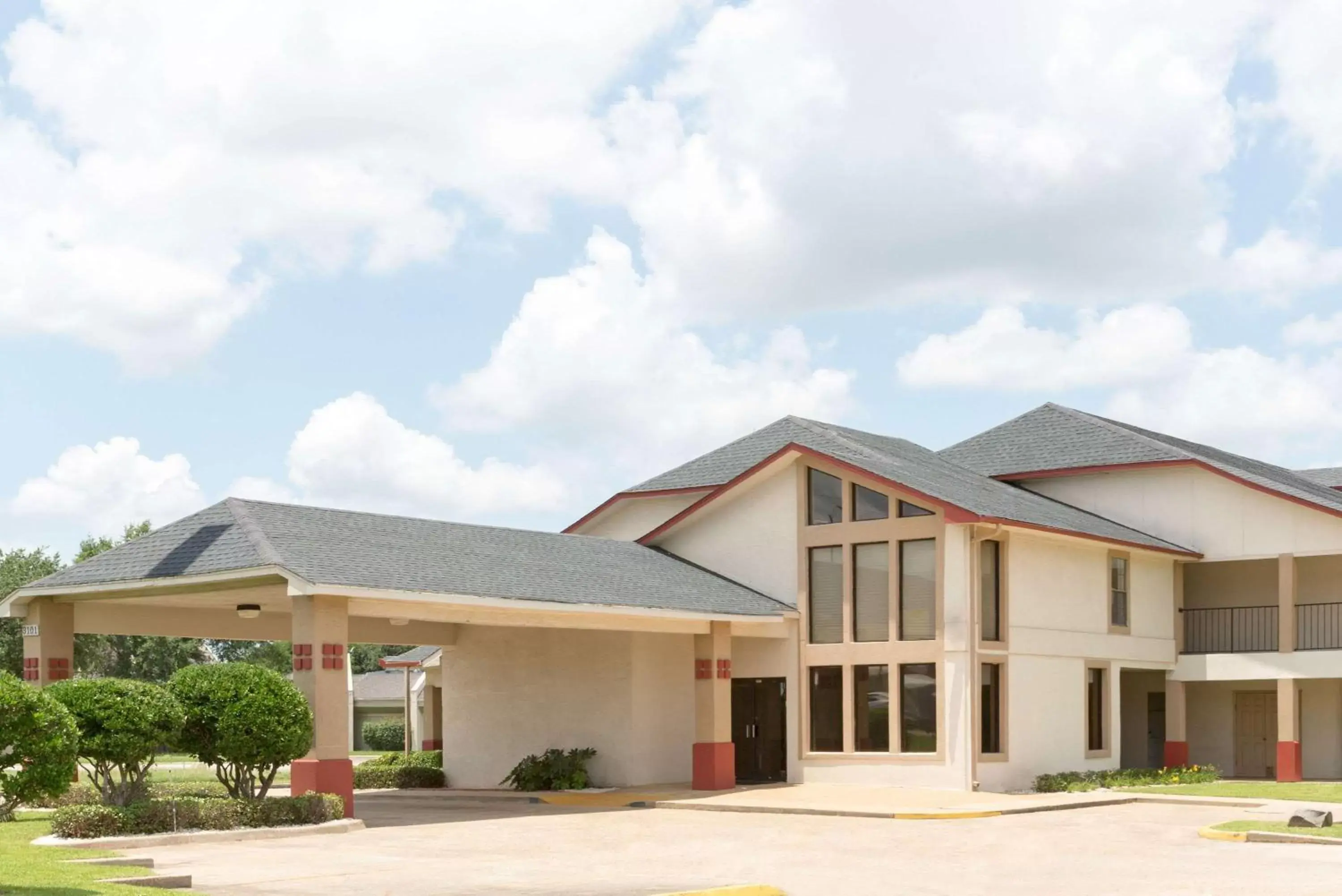 Property Building in Super 8 by Wyndham Bossier City/Shreveport Area