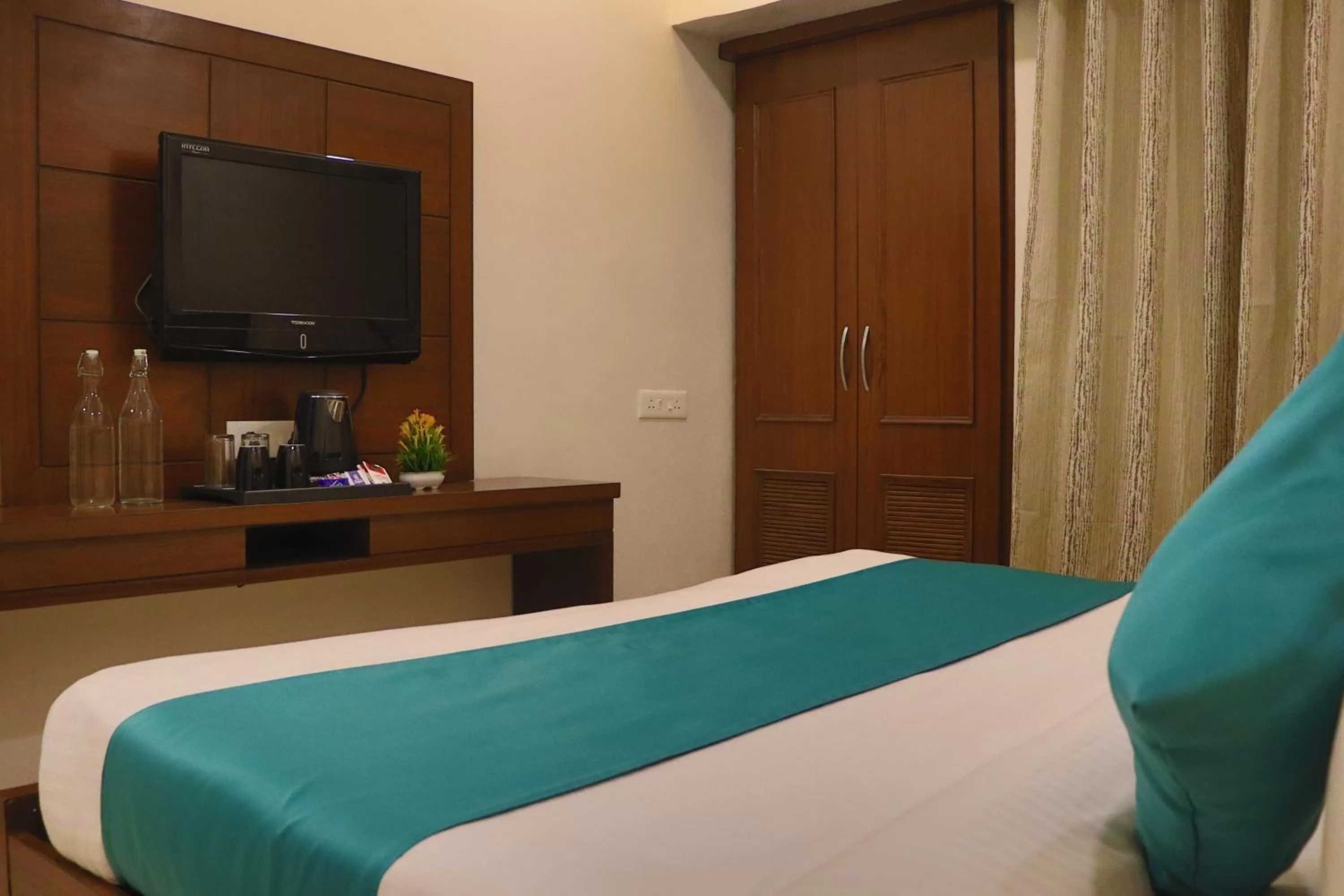 TV and multimedia, Bed in Hotel Green One Earth