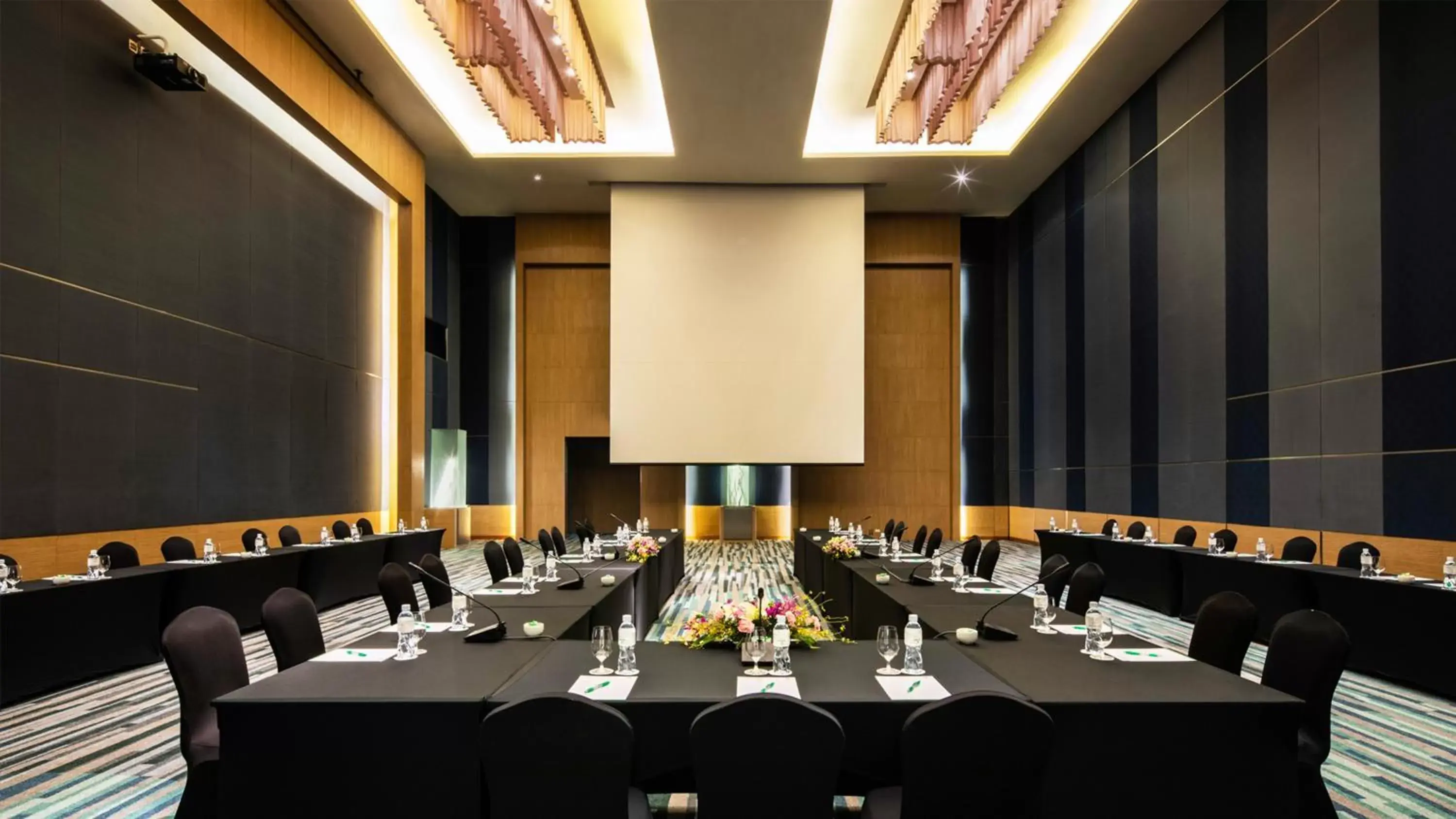 Meeting/conference room in Holiday Inn Pattaya, an IHG Hotel