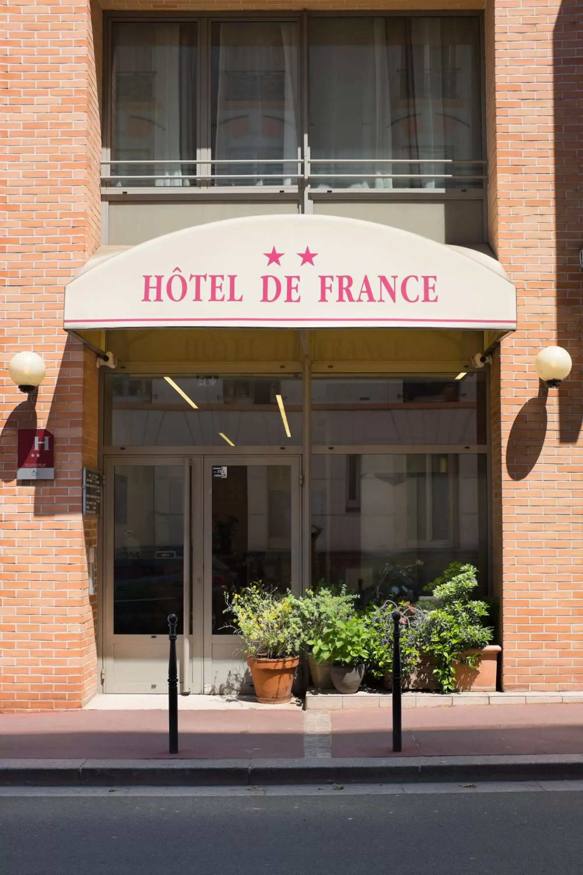 Facade/entrance in Hôtel De France