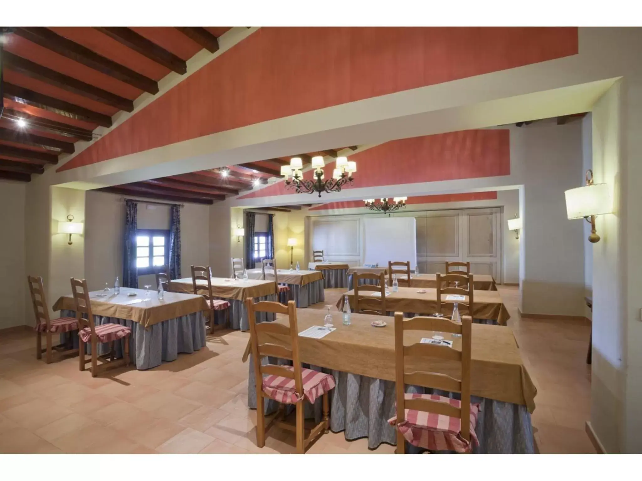 Business facilities, Restaurant/Places to Eat in Parador de Albacete