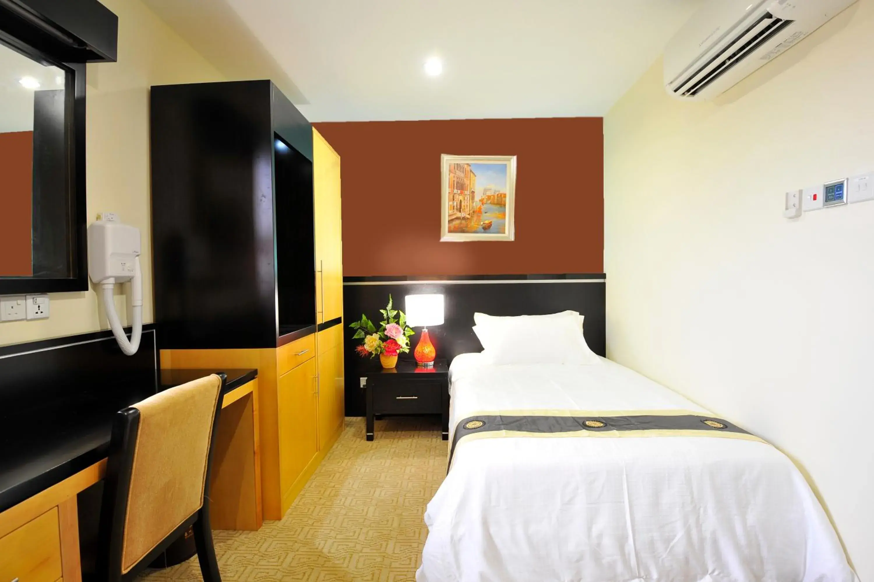 Deluxe Single Room in Hallmark Regency Hotel - Johor Bahru