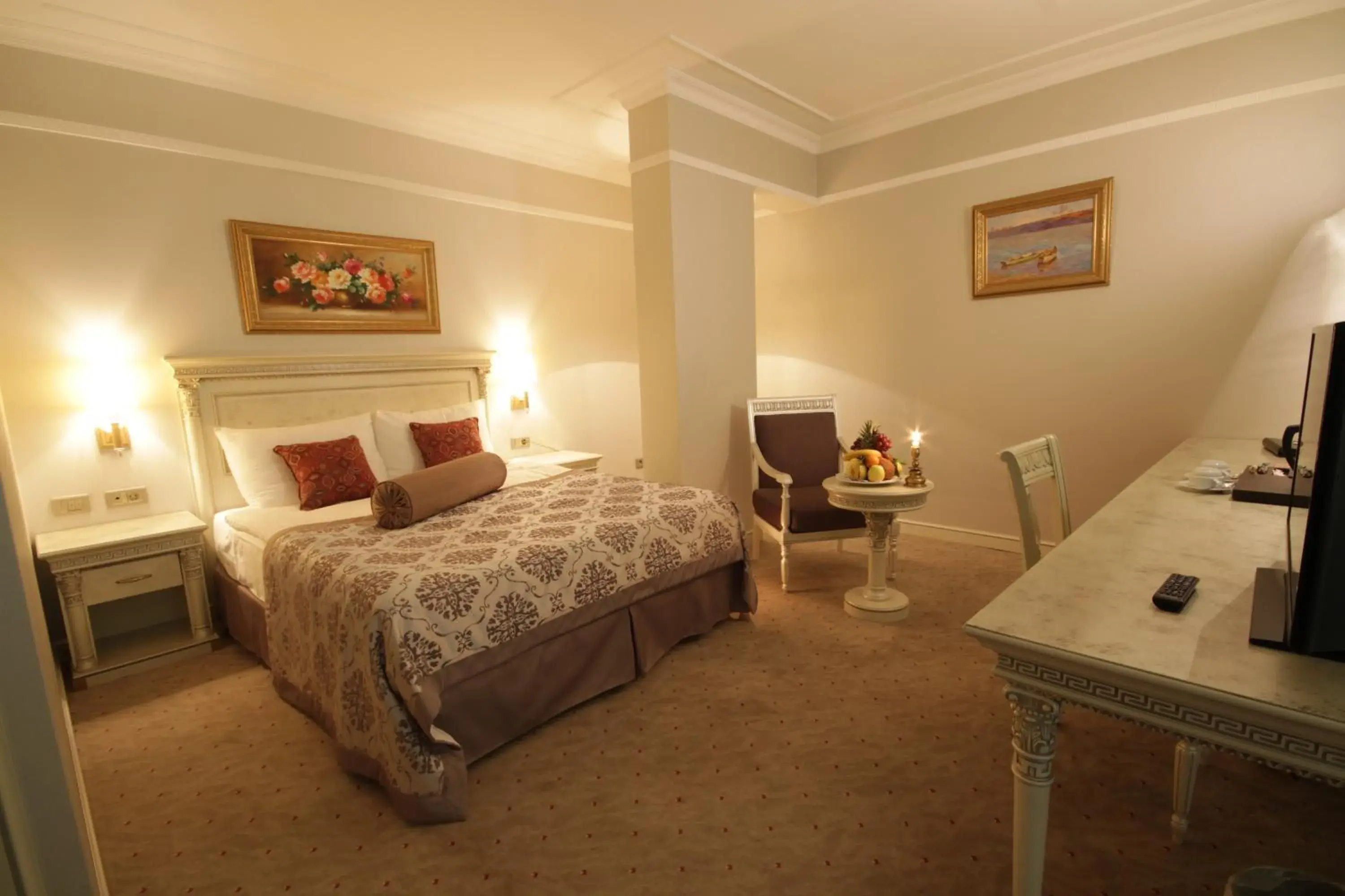 Corner Suite in Demir Hotel