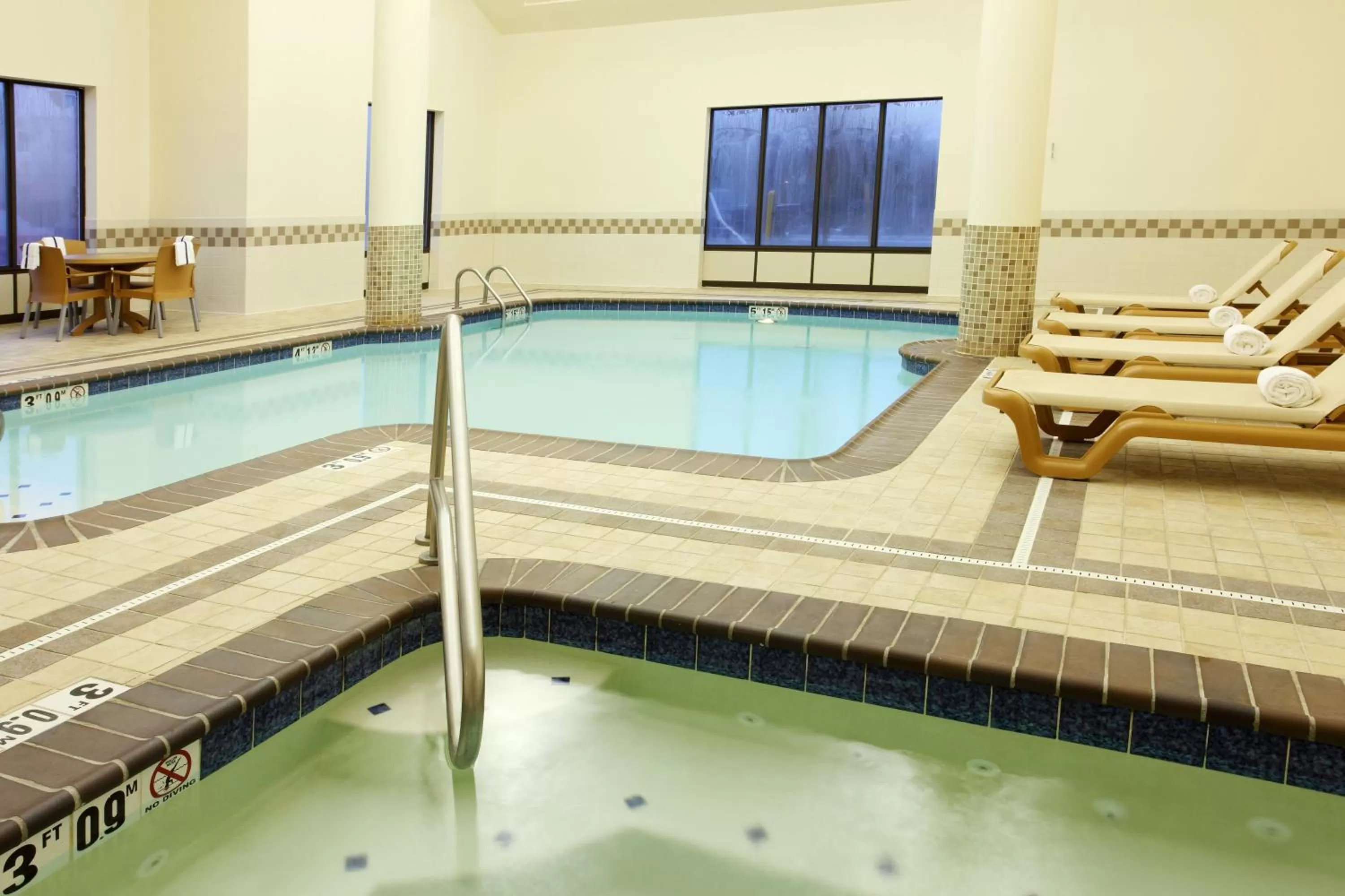 Swimming pool in Holiday Inn Express Hotel & Suites Ohio State University- OSU Medical Center by IHG