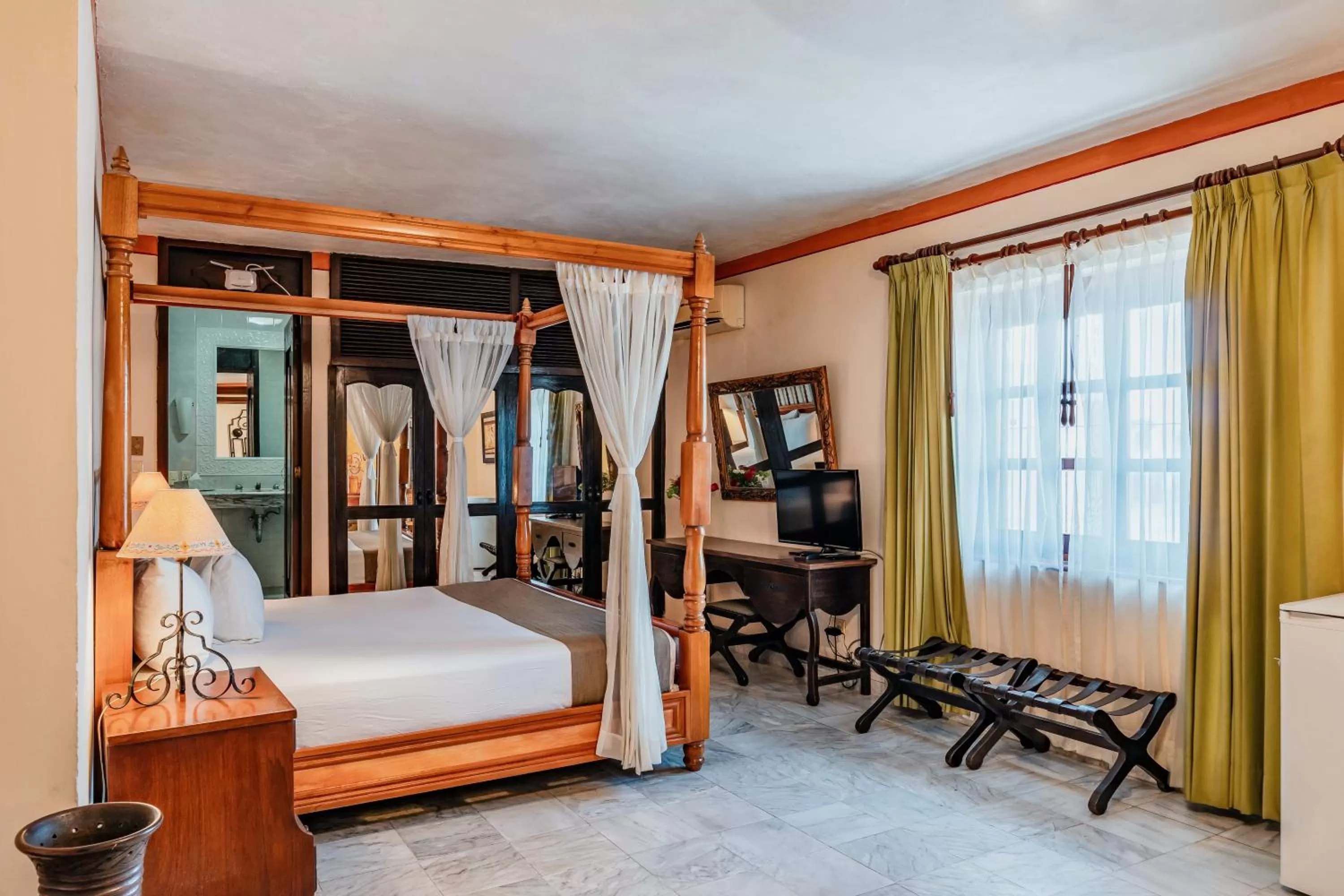 Photo of the whole room, Bed in Casa del Balam Merida