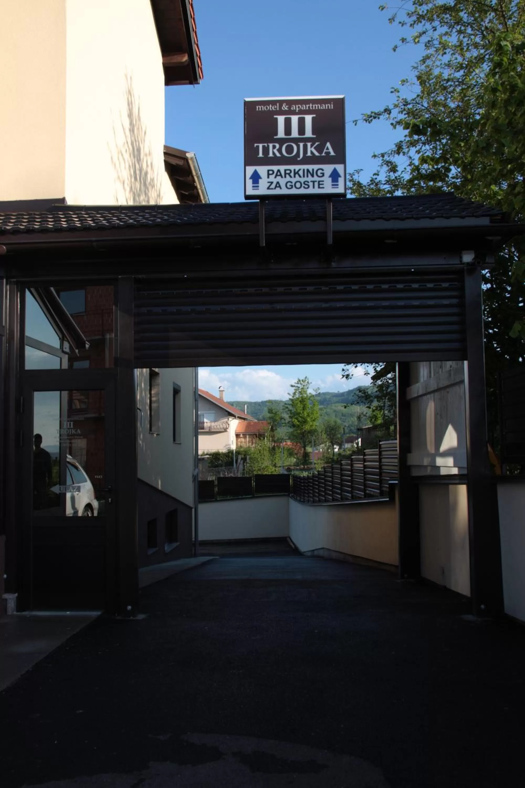 Facade/entrance in Apartmani i Bungalovi TROJKA