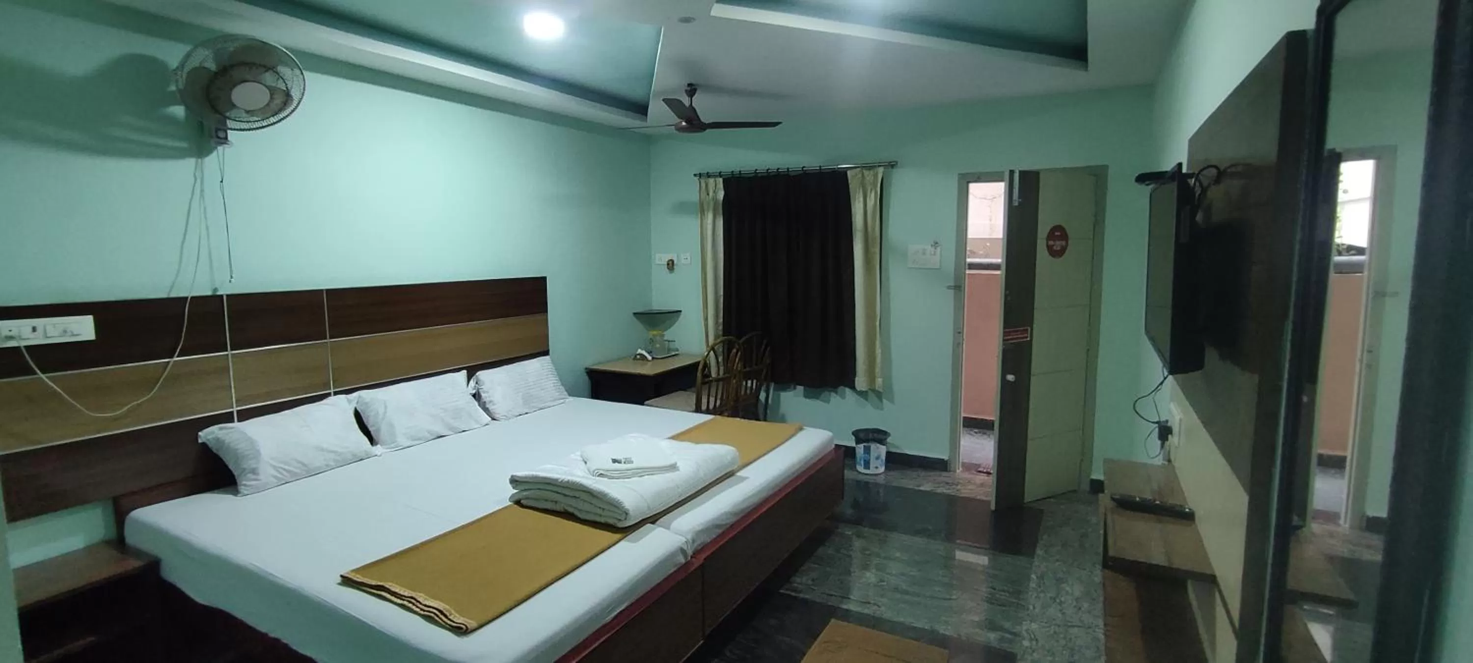 Bed in Sri Murugan Beach Paradise Hotel