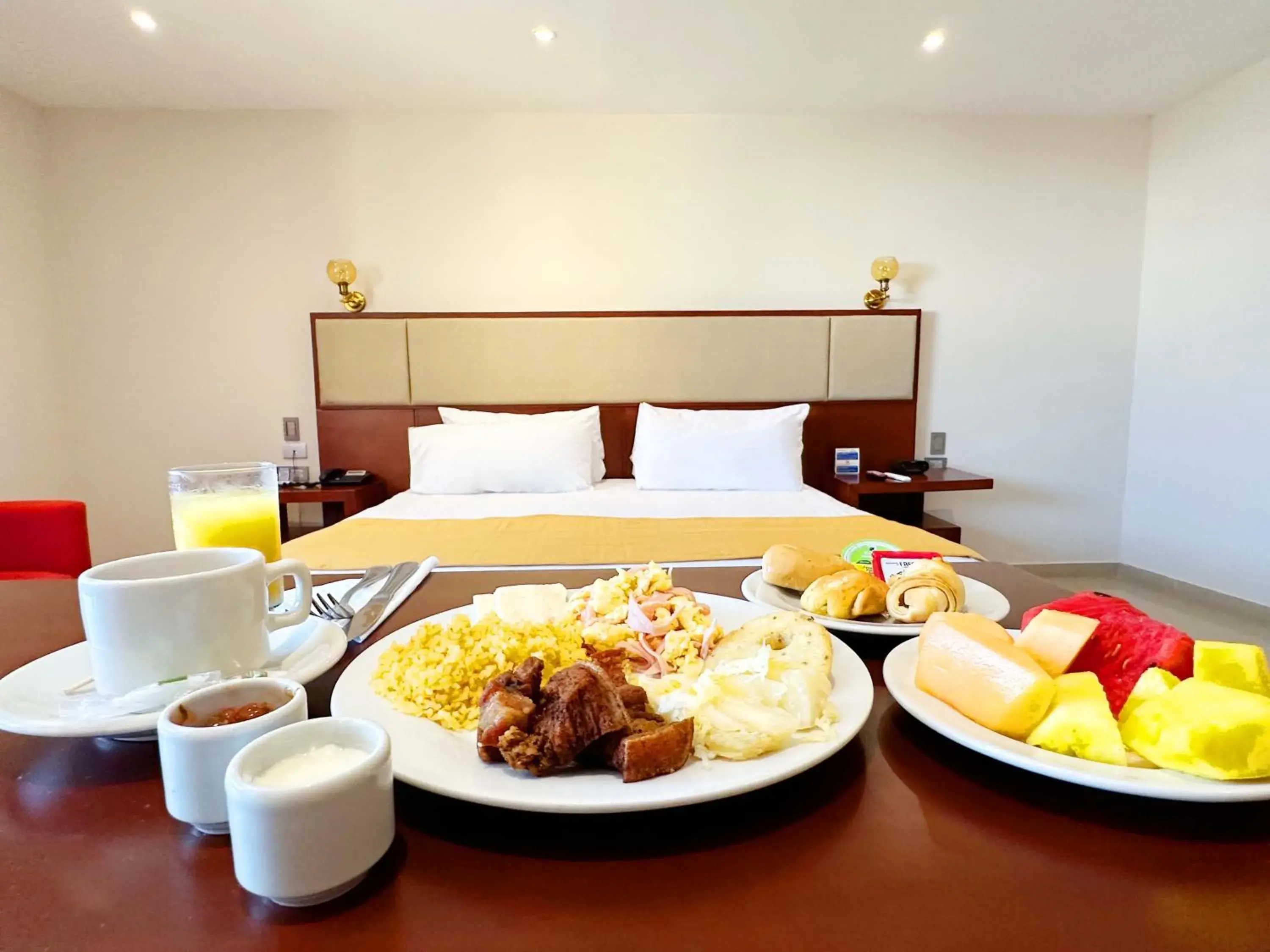 Breakfast in Howard Johnson Hotel Versalles Barranquilla
