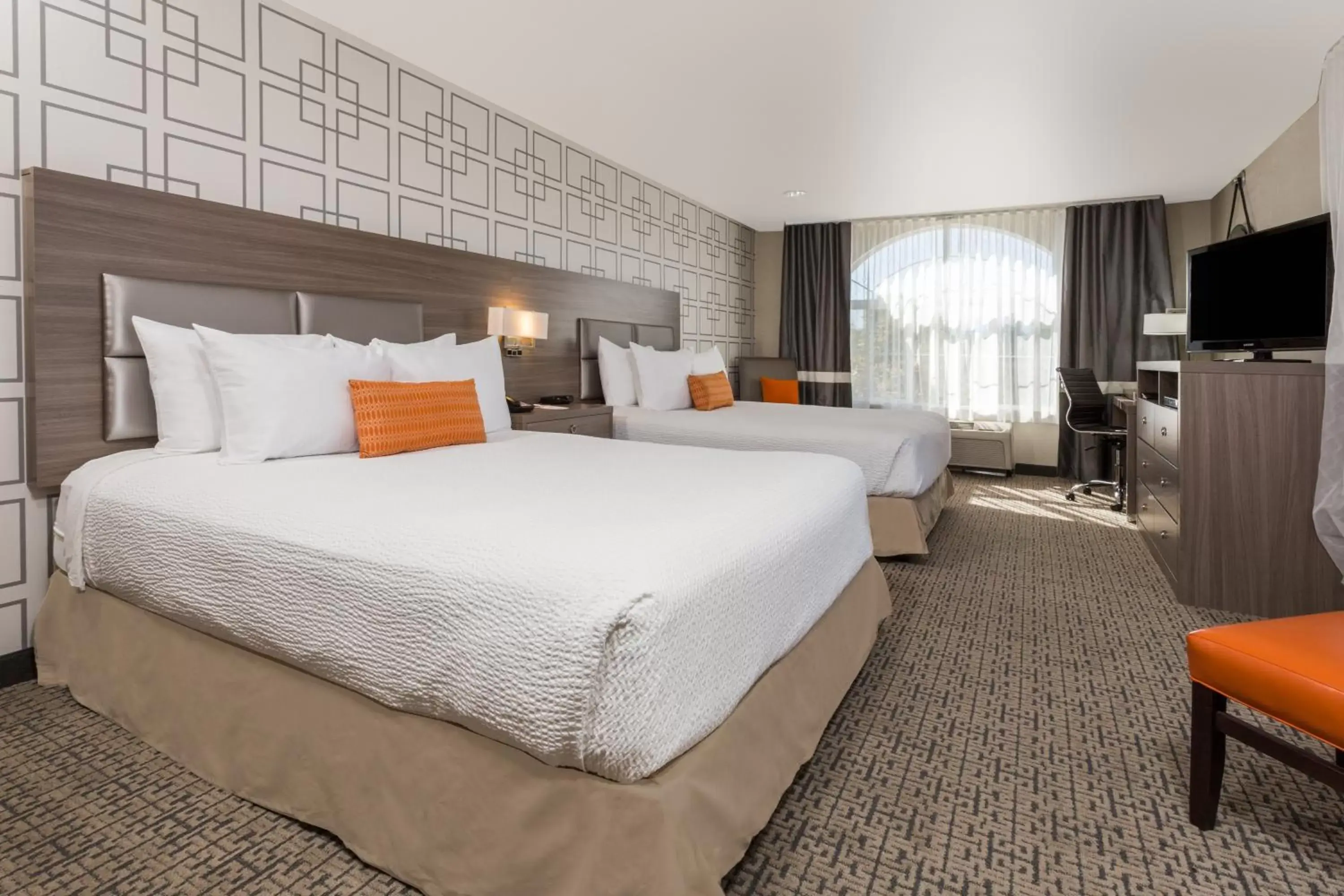 Bed in Hawthorn Suites by Wyndham Livermore