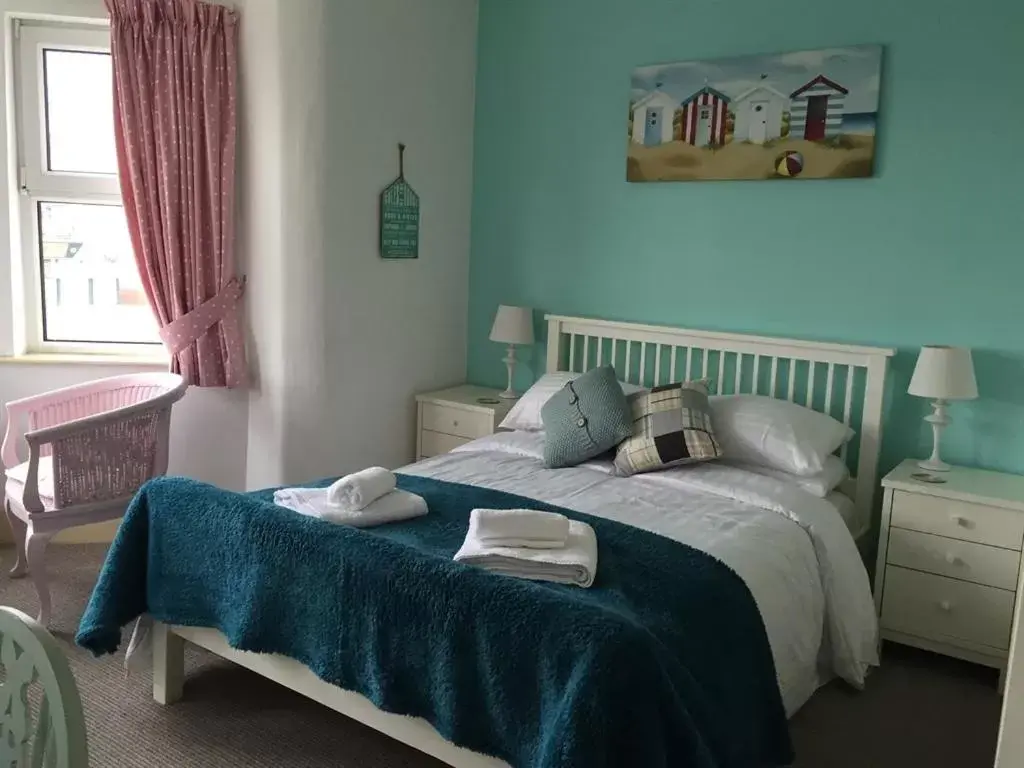 Superior Double Room in Henrys on the Prom