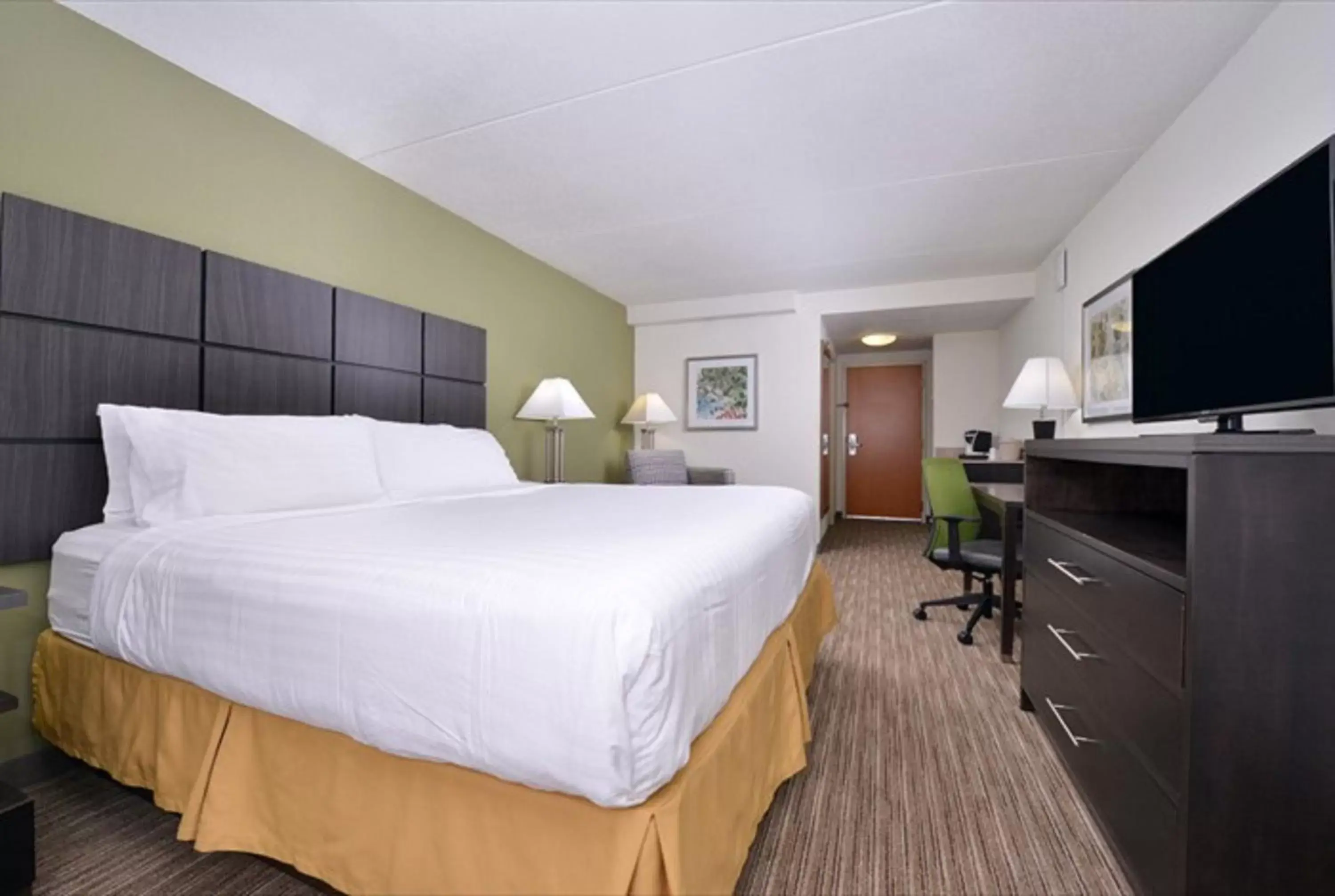 Photo of the whole room, Bed in Holiday Inn Express Hotel & Suites Mooresville - Lake Norman, an IHG Hotel