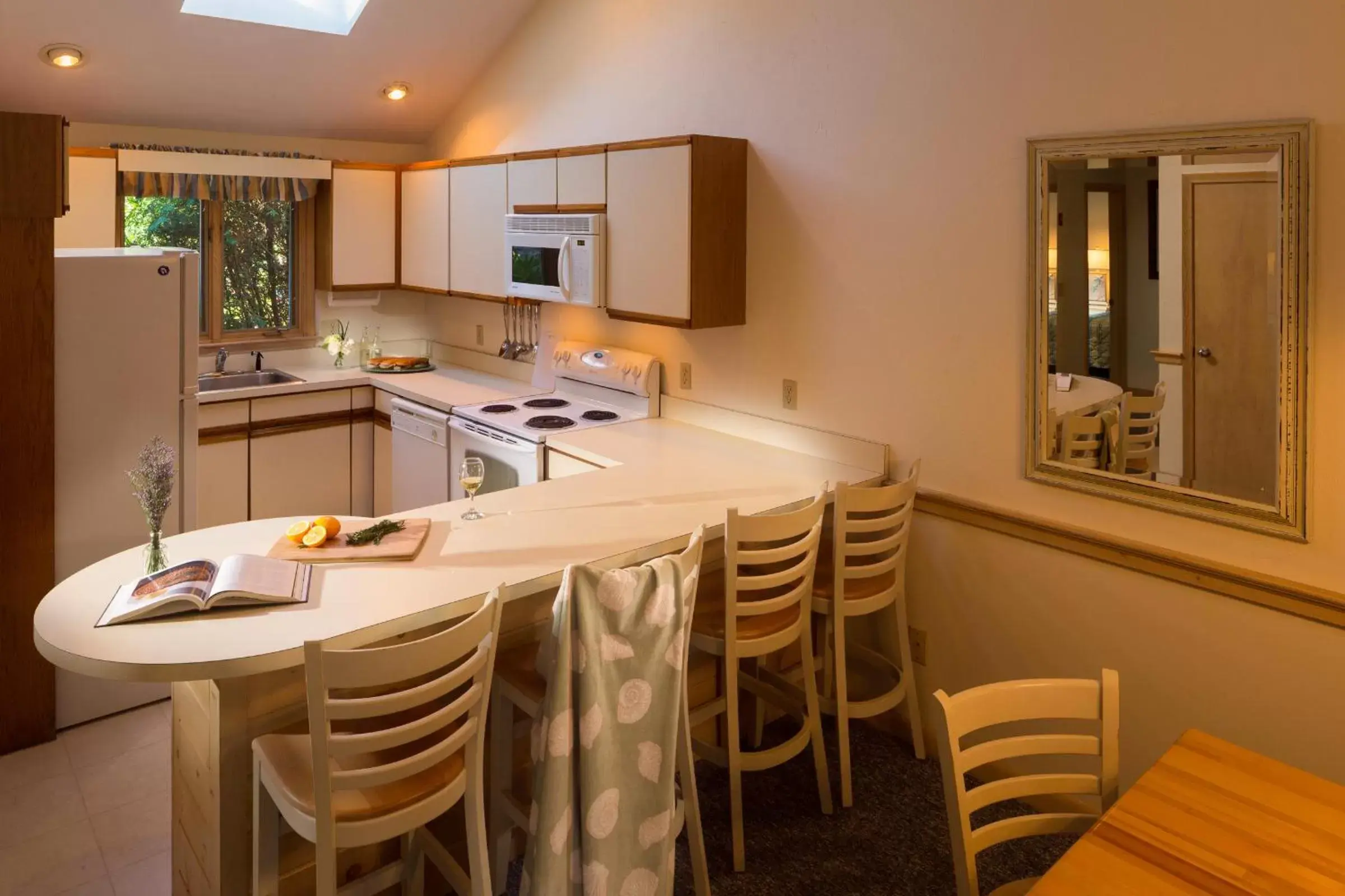 Kitchen or kitchenette, Kitchen/Kitchenette in Southcape Resort Mashpee a Ramada by Wyndham