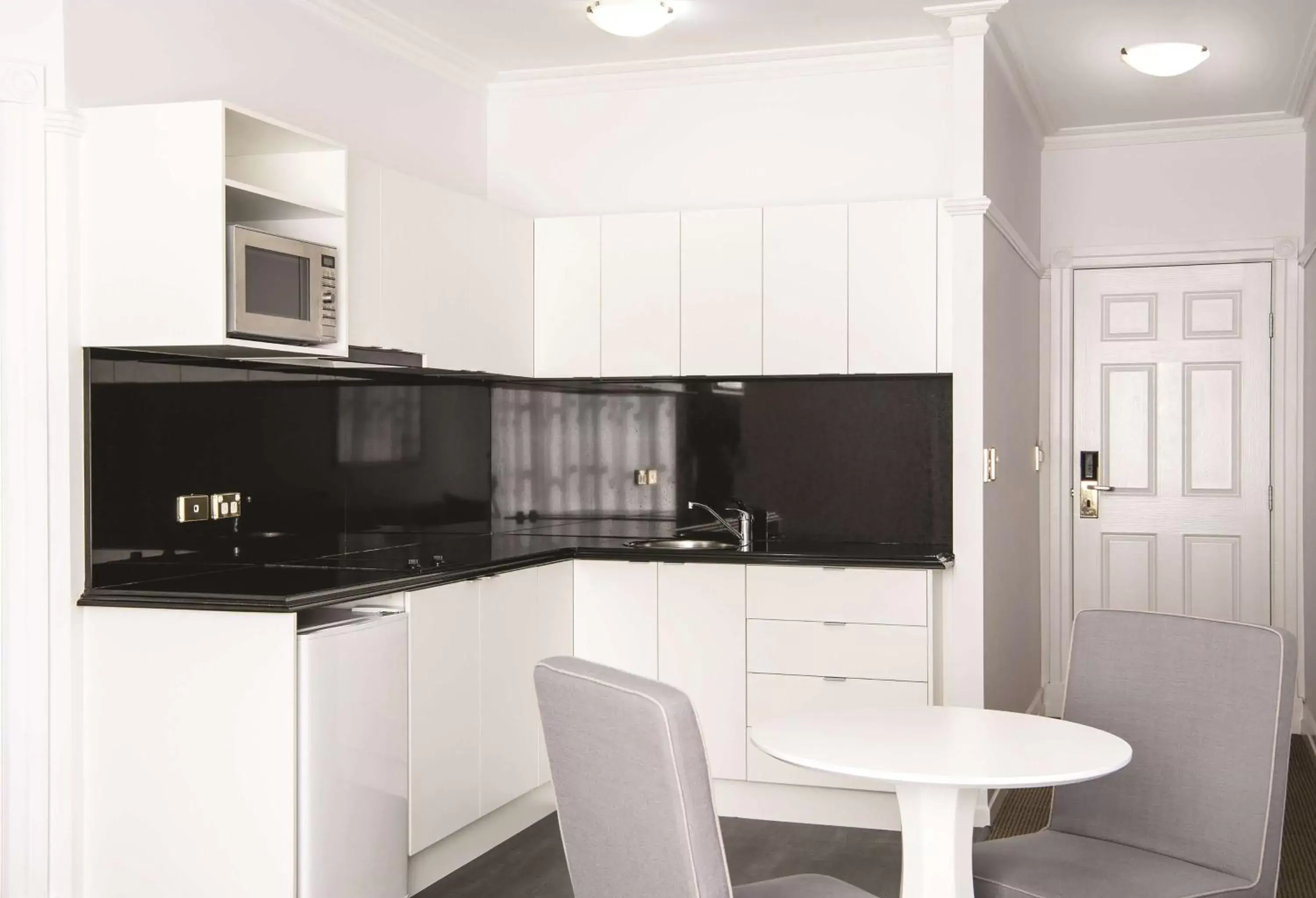 Kitchen or kitchenette, Kitchen/Kitchenette in Adina Apartment Hotel Brisbane Anzac Square