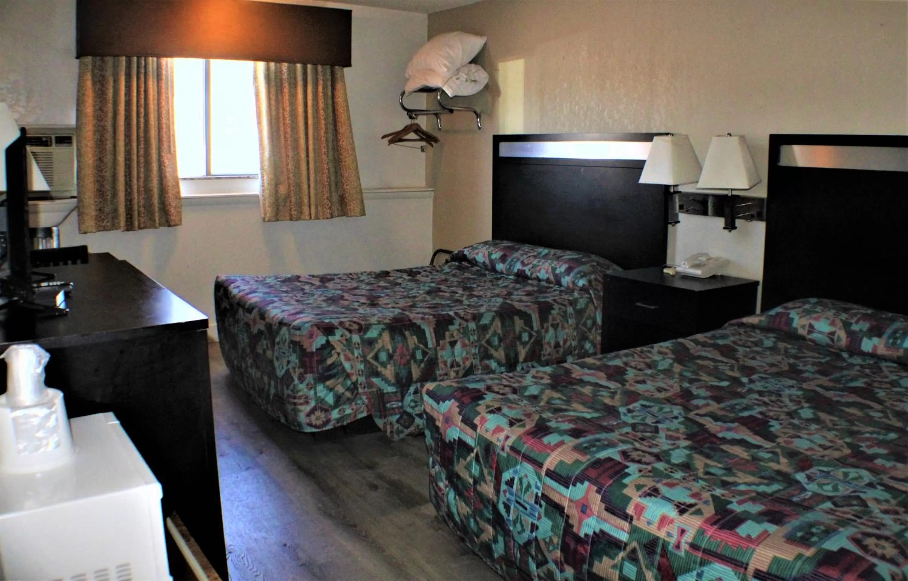 Bed in Knights Inn Payson