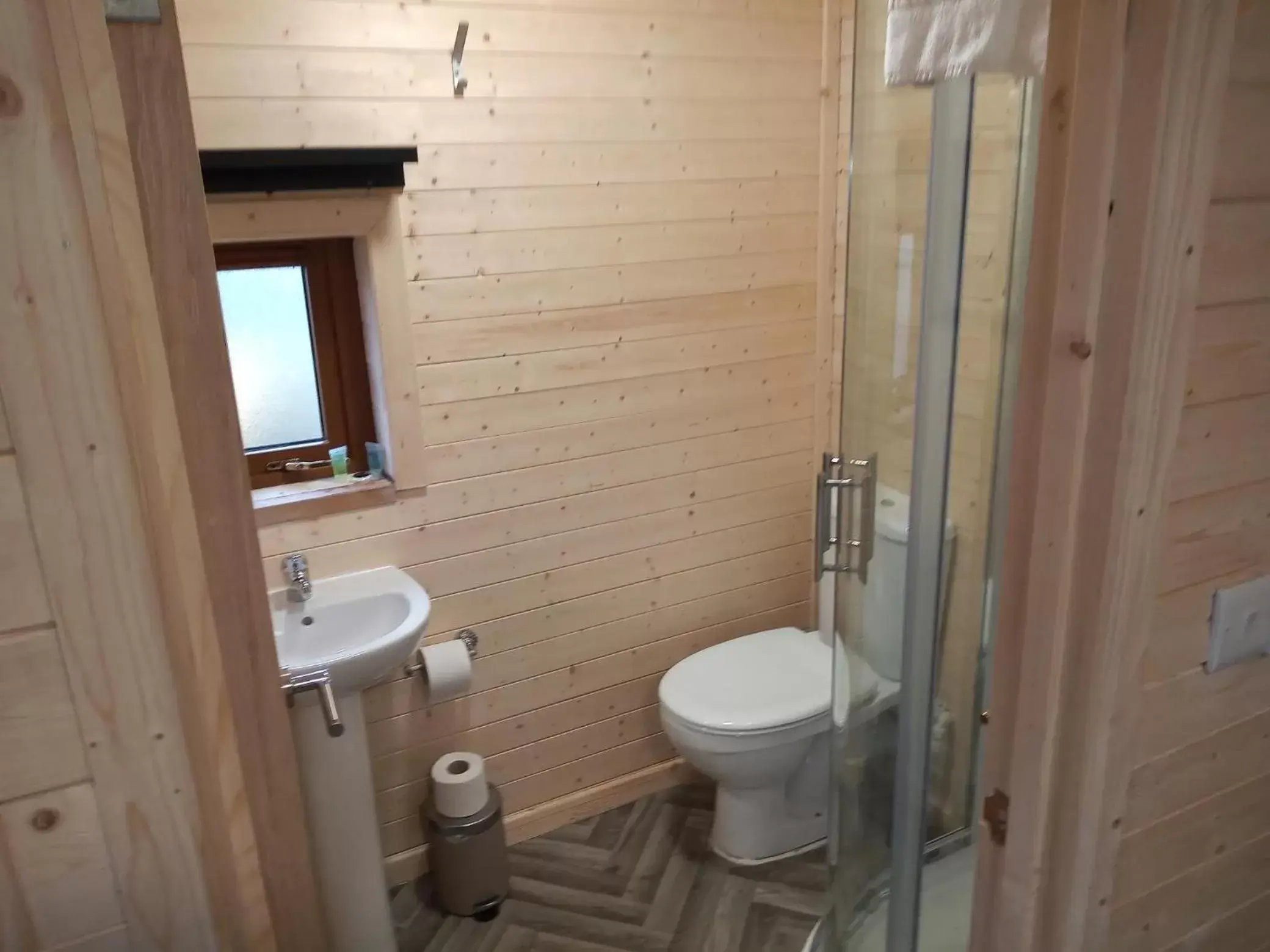 Bathroom in Standing Stones Lodge