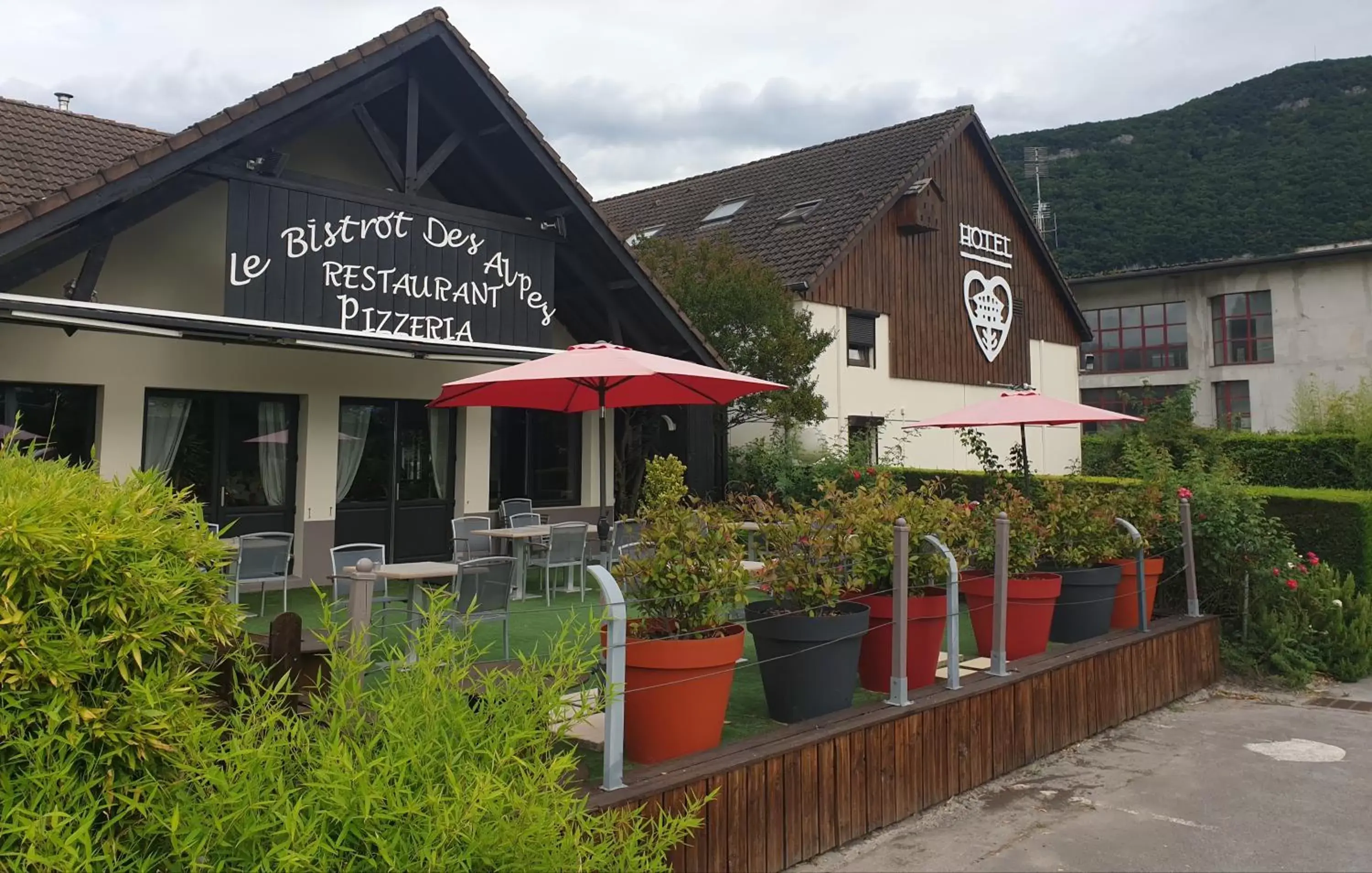 Restaurant/places to eat in The Originals Annemasse Sud - Porte de Genève