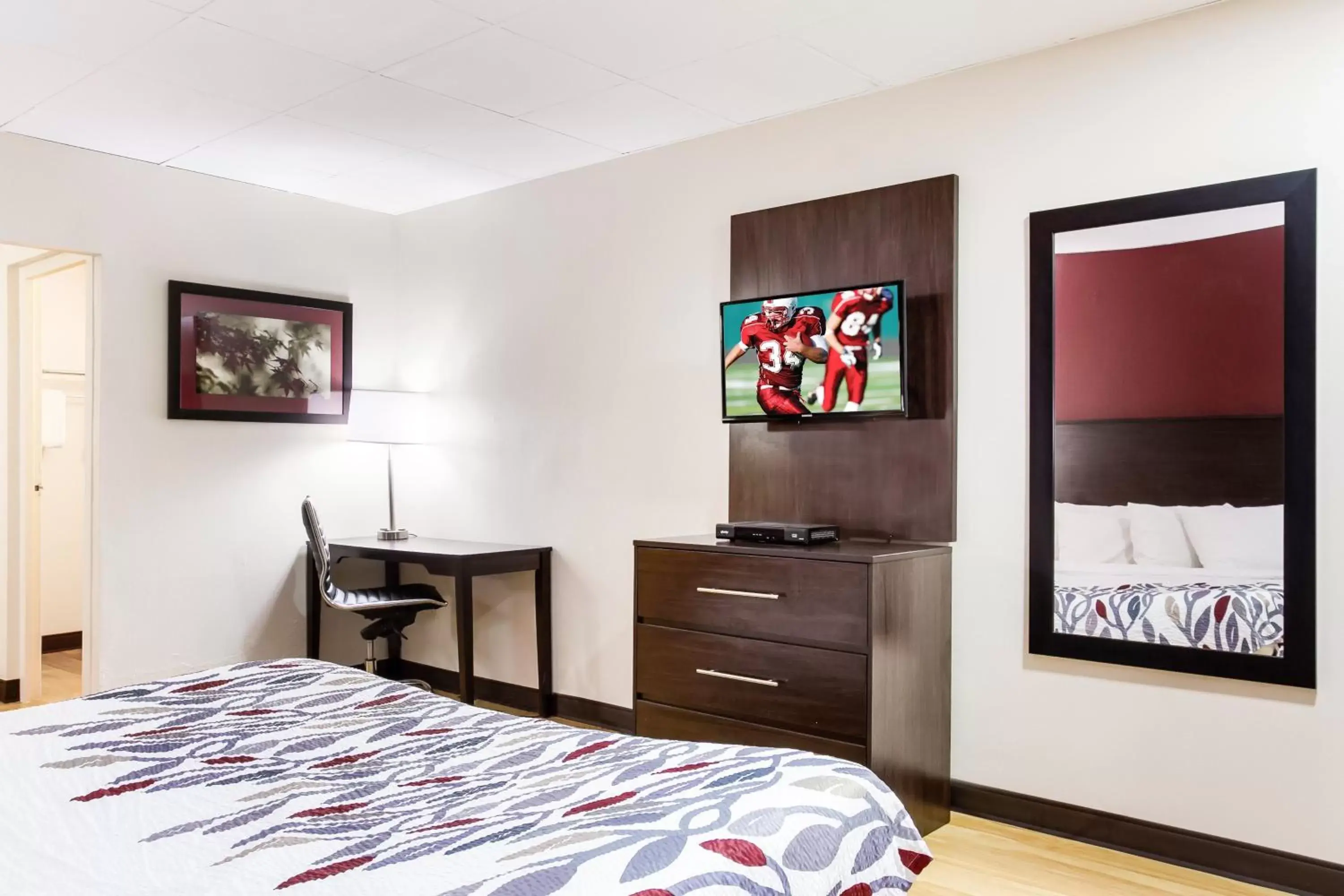 Photo of the whole room, Bed in Red Roof Inn York Downtown Photo of the whole room, Bed in Red Roof Inn York Downtown