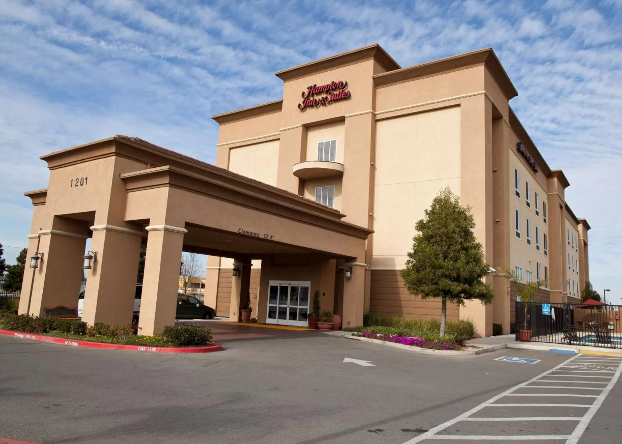Property building in Hampton Inn & Suites Pittsburg