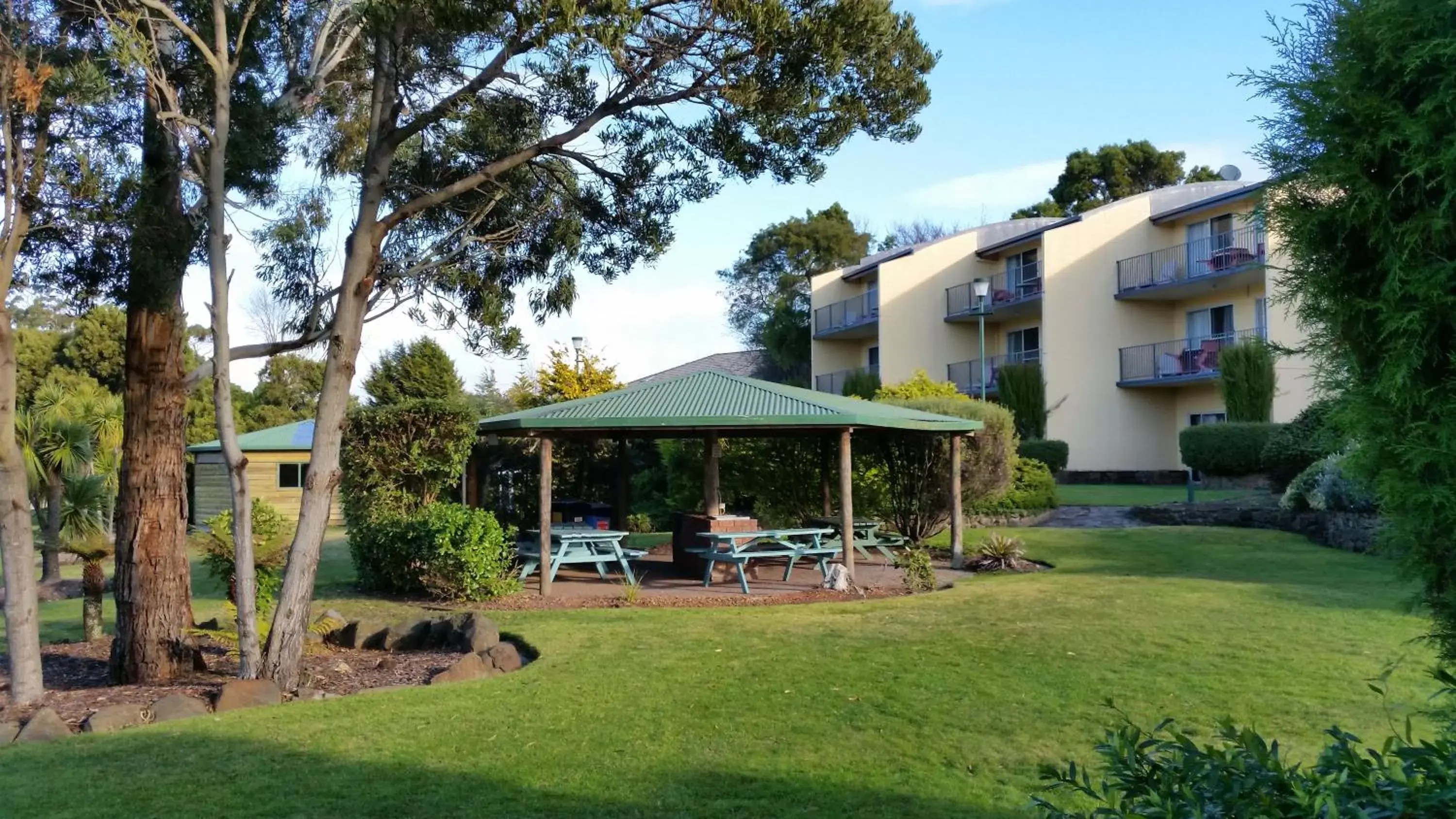 Garden, Patio/Outdoor Area in Shearwater Resort