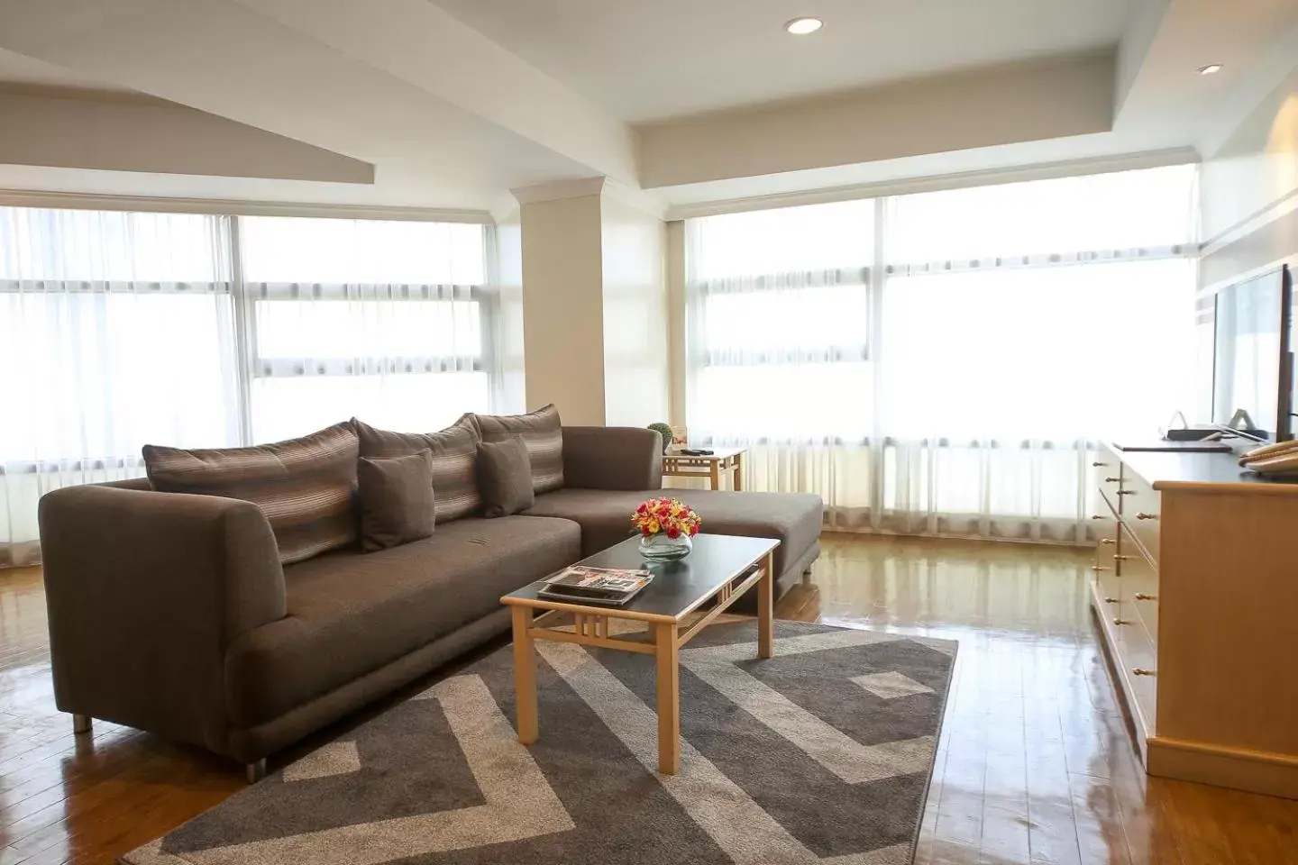 Living room, Seating Area in Infinity Tower Suites