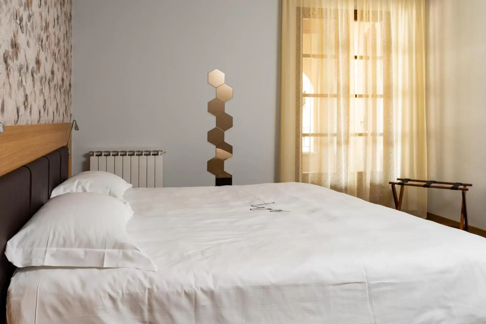 Bedroom, Bed in Le Torri - Castiglione Falletto