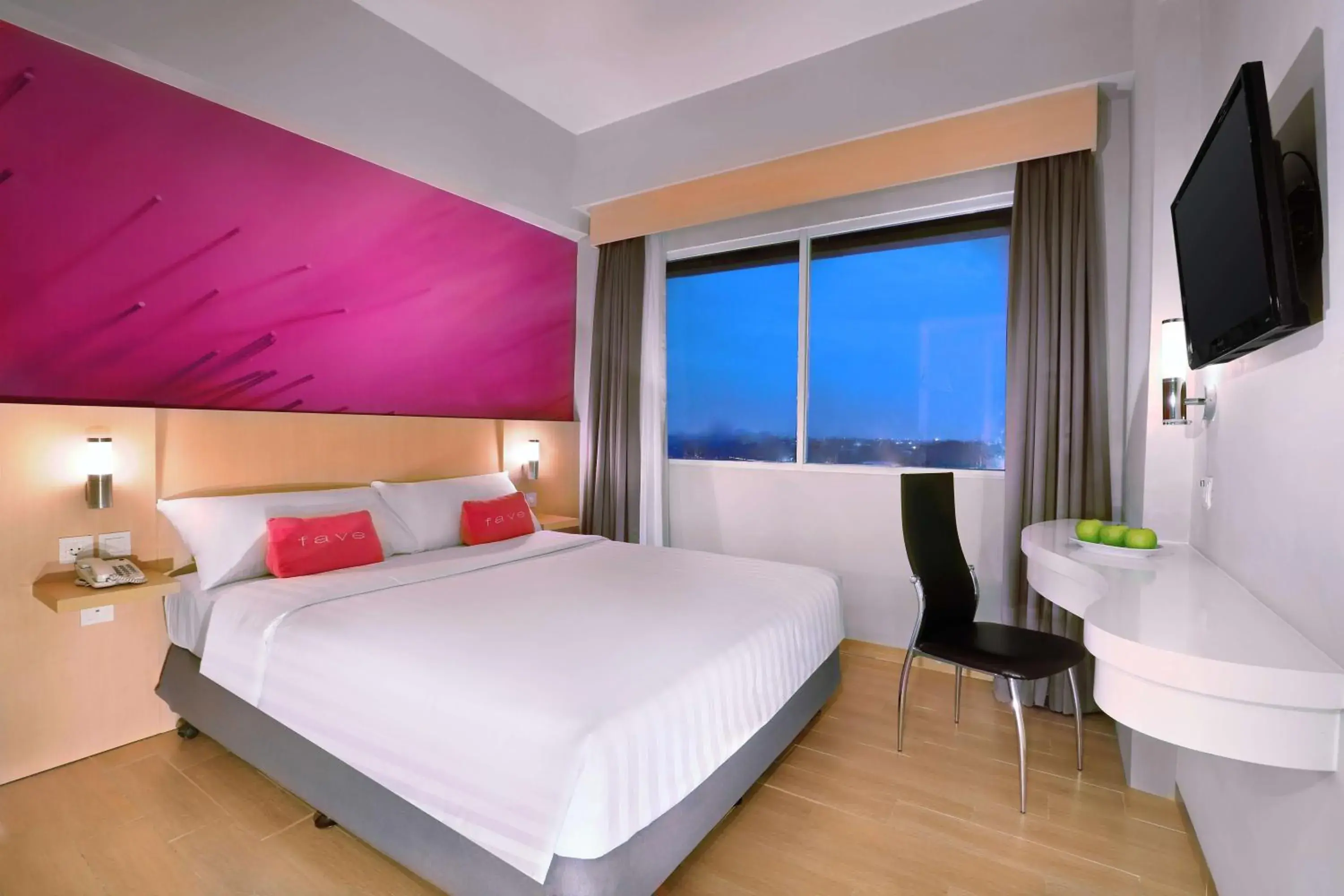 Photo of the whole room, Bed in Favehotel Jababeka