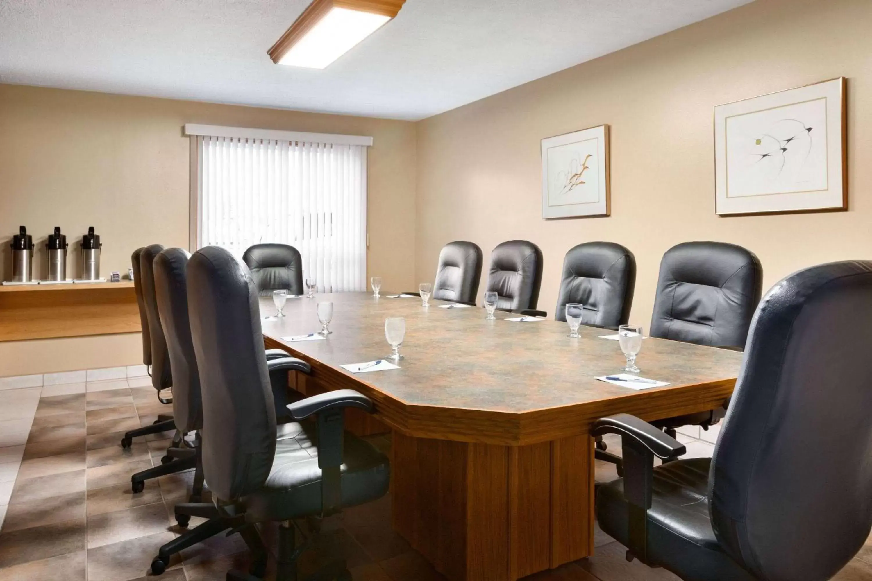 Meeting/conference room in Travelodge by Wyndham Simcoe