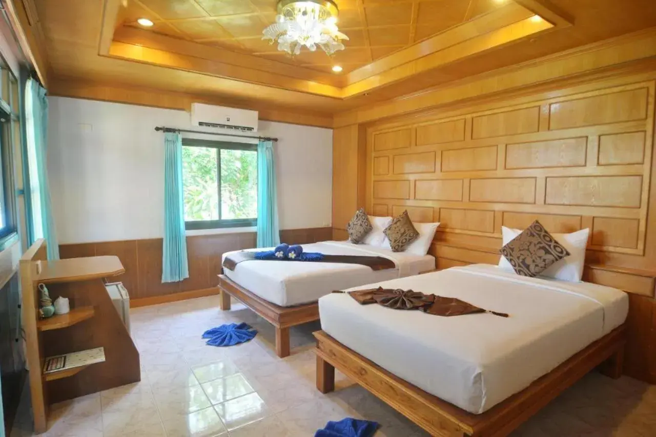 Bed in Kantiang Bay View Resort