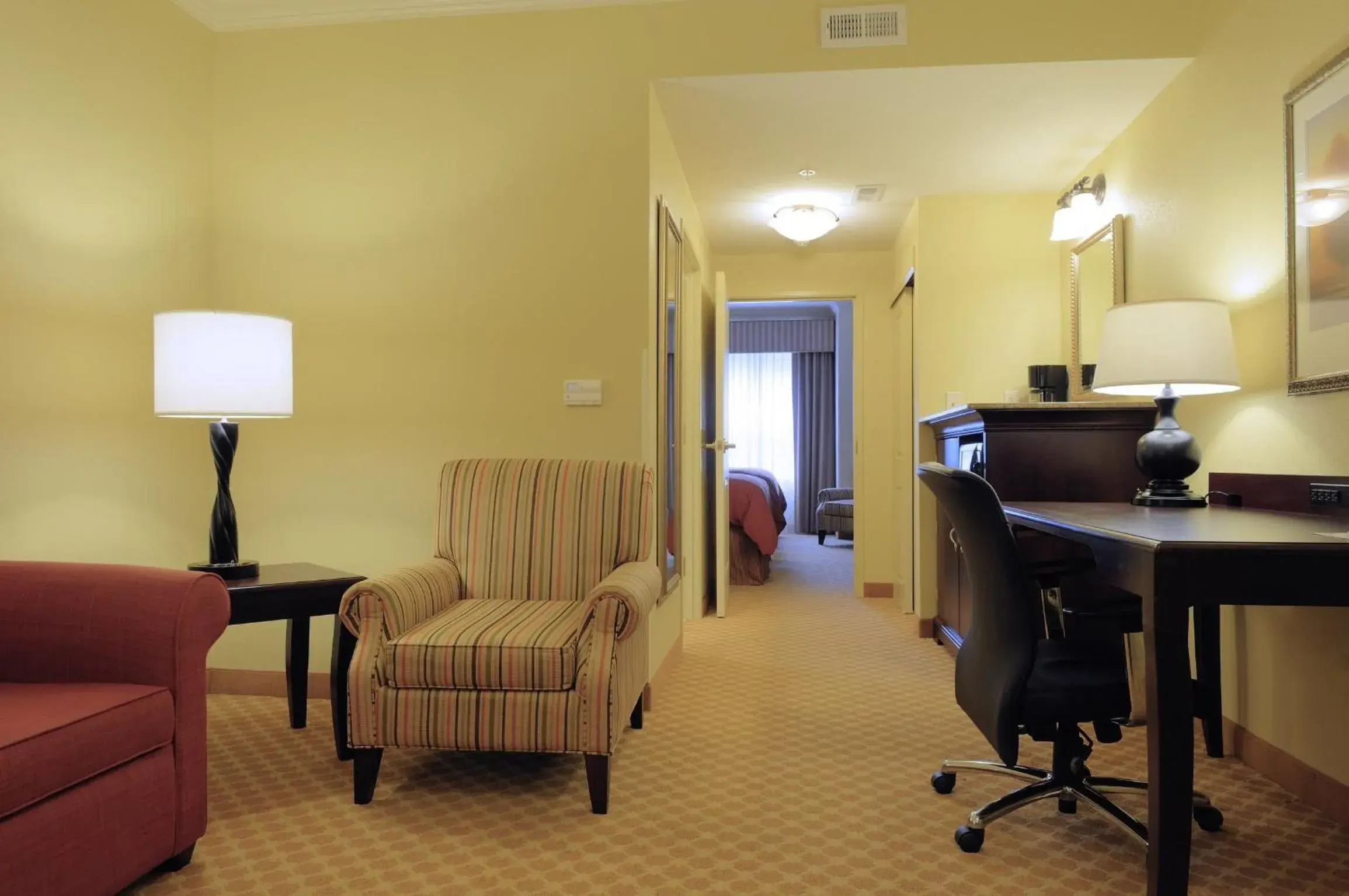 Living room, Seating Area in Country Inn & Suites by Radisson, Columbia at Harbison, SC