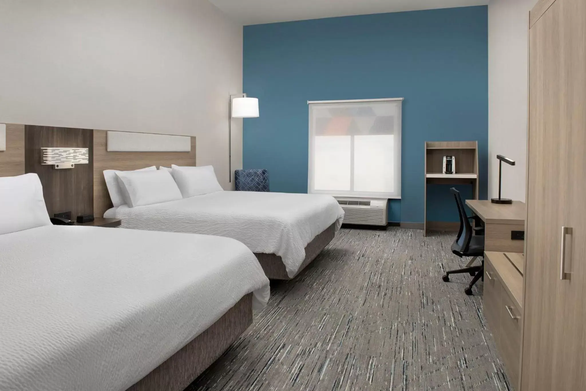 Photo of the whole room, Bed in Holiday Inn Express Hotel & Suites Knoxville-Clinton, an IHG Hotel