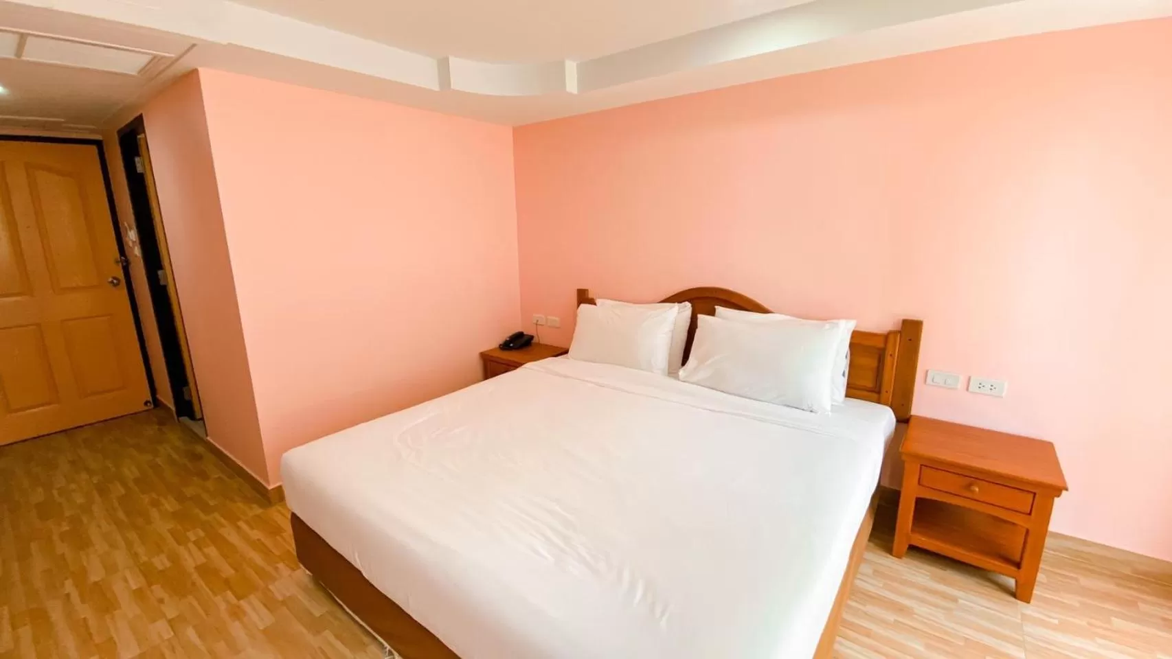 Bed in A.A. Pattaya Golden Beach Hotel