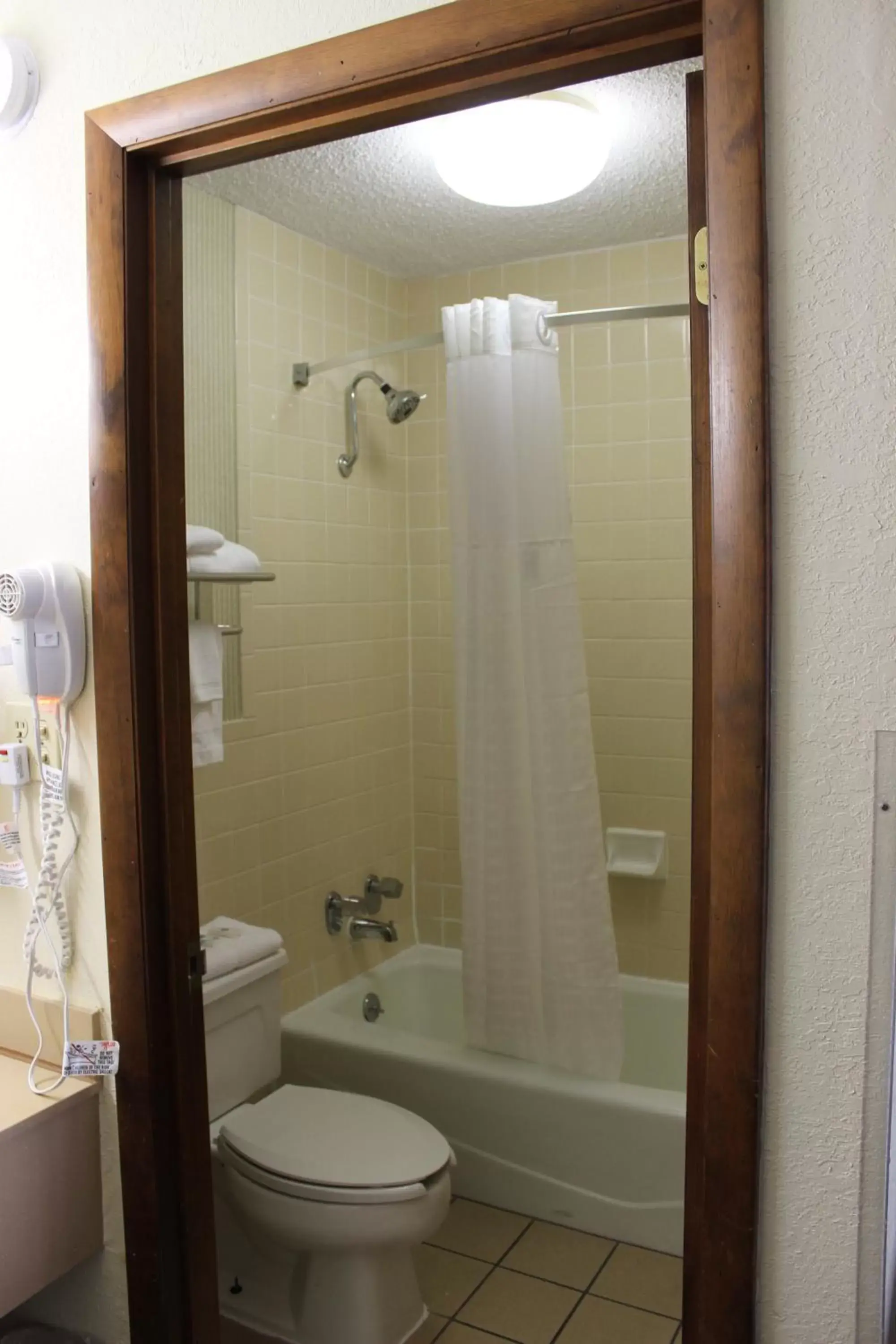 Bathroom in Great Smokies Inn - Cherokee