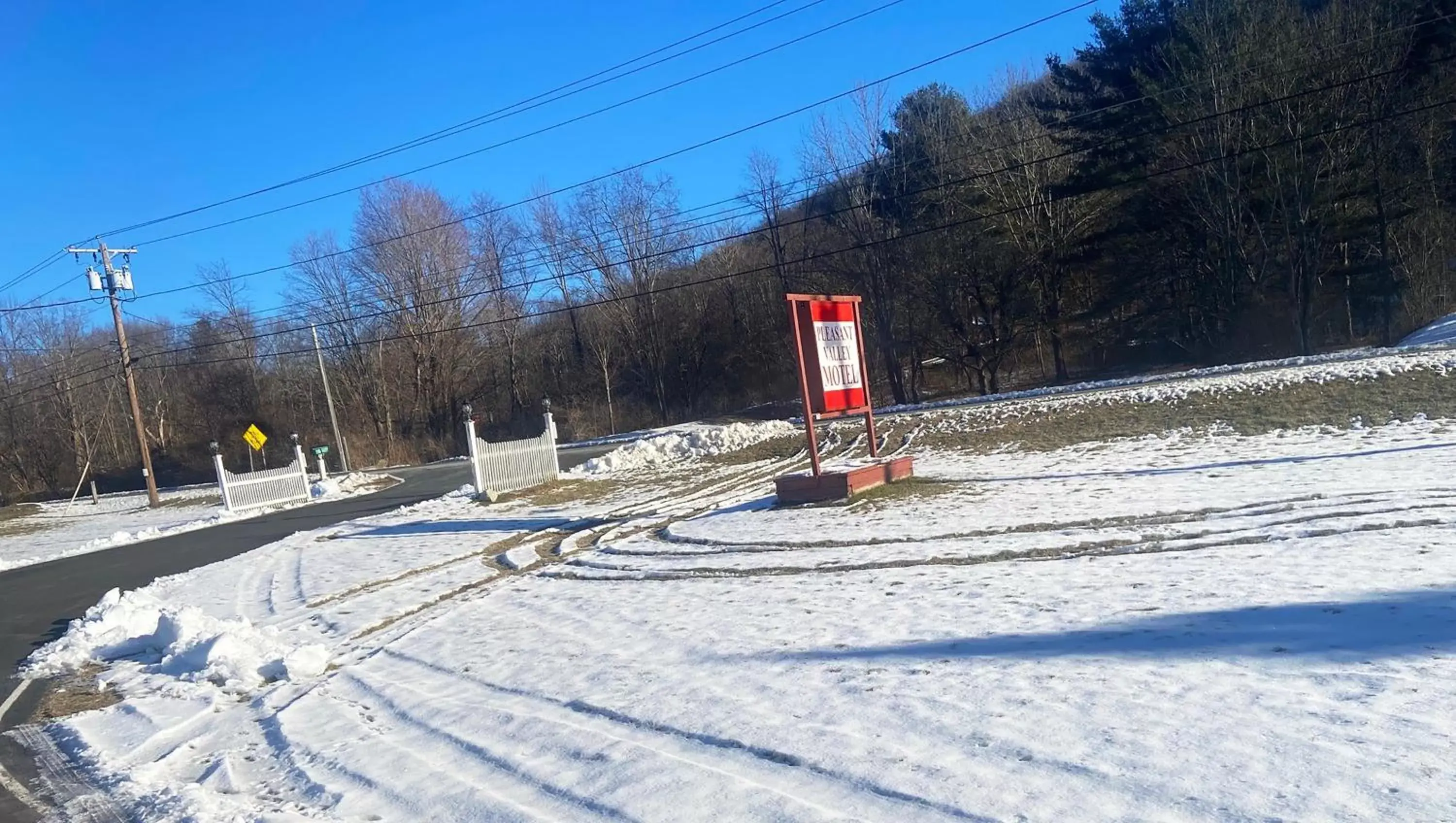 Property building in Pleasant Valley Motel West Stockbridge Property building in Pleasant Valley Motel West Stockbridge