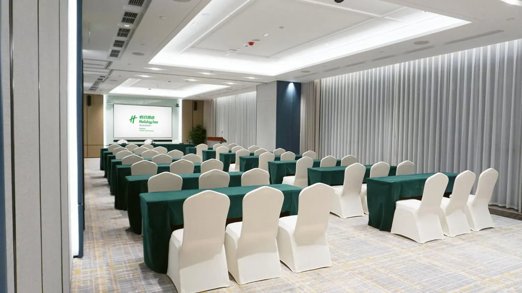 Meeting/conference room in Holiday Inn Zhuhai City Center, an IHG Hotel