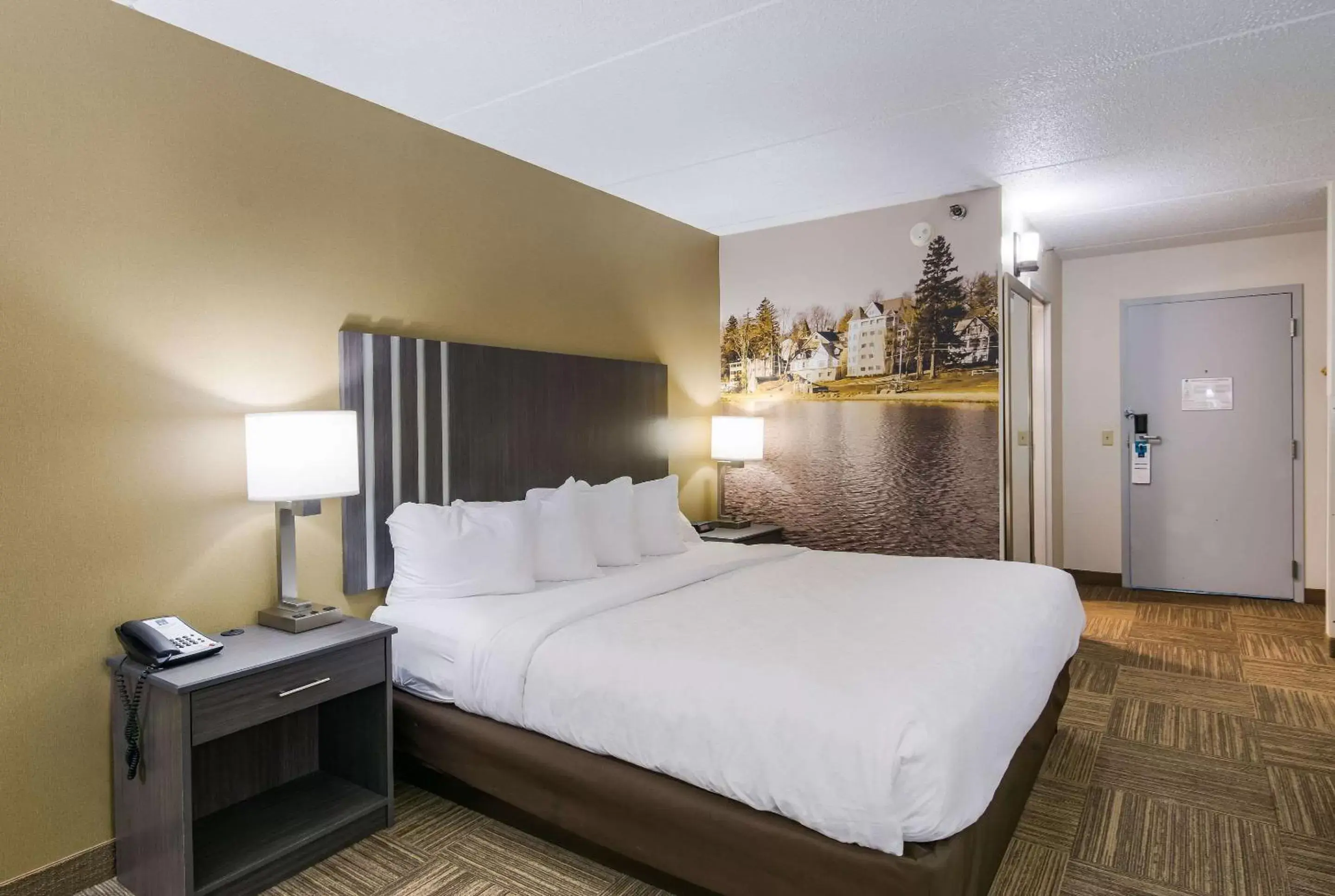 Photo of the whole room, Bed in Clarion Pointe Jamestown - Falconer Photo of the whole room, Bed in Clarion Pointe Jamestown - Falconer