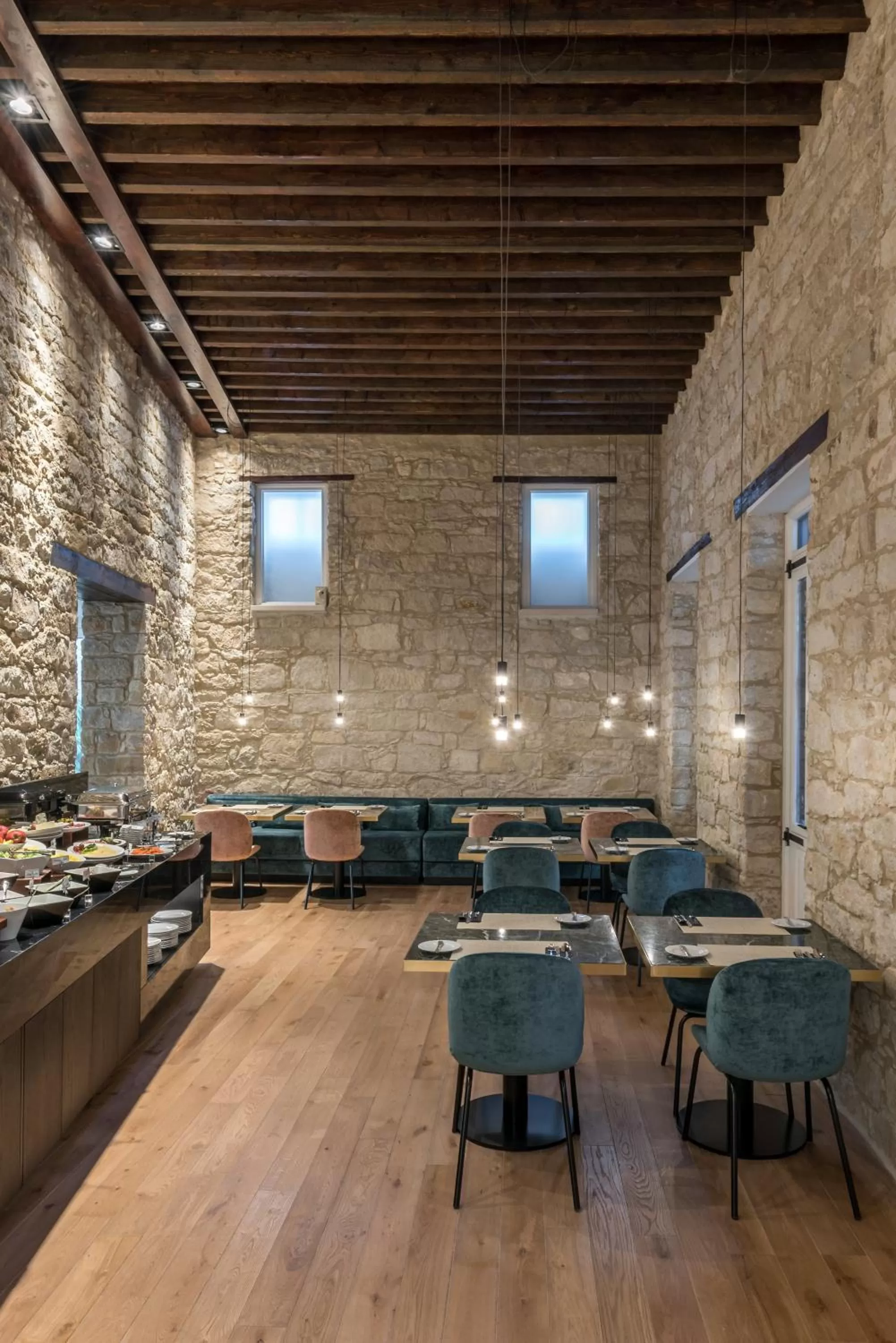 Restaurant/places to eat in S Paul City Hotel