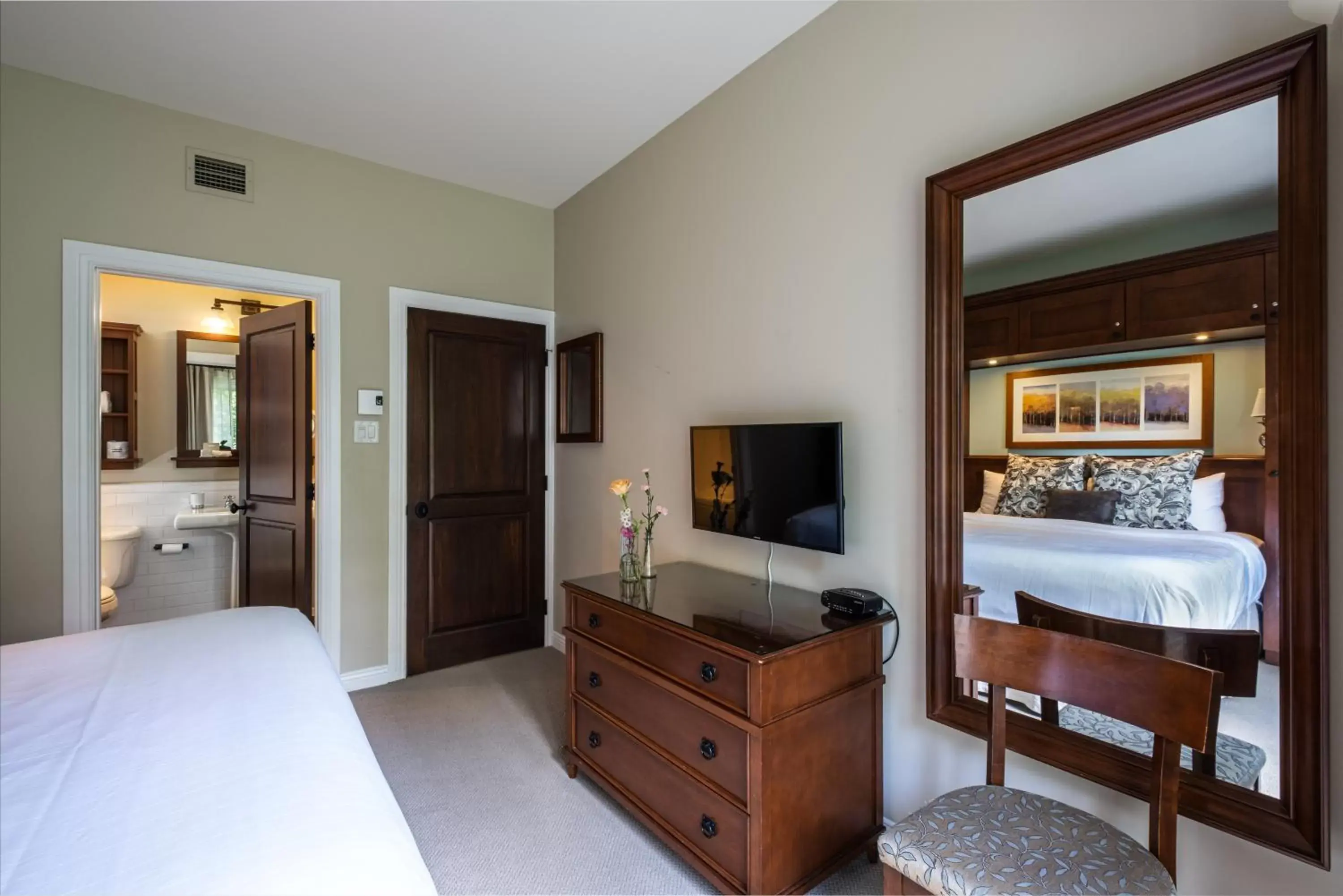 Bedroom, TV/Entertainment Center in Château Beauvallon