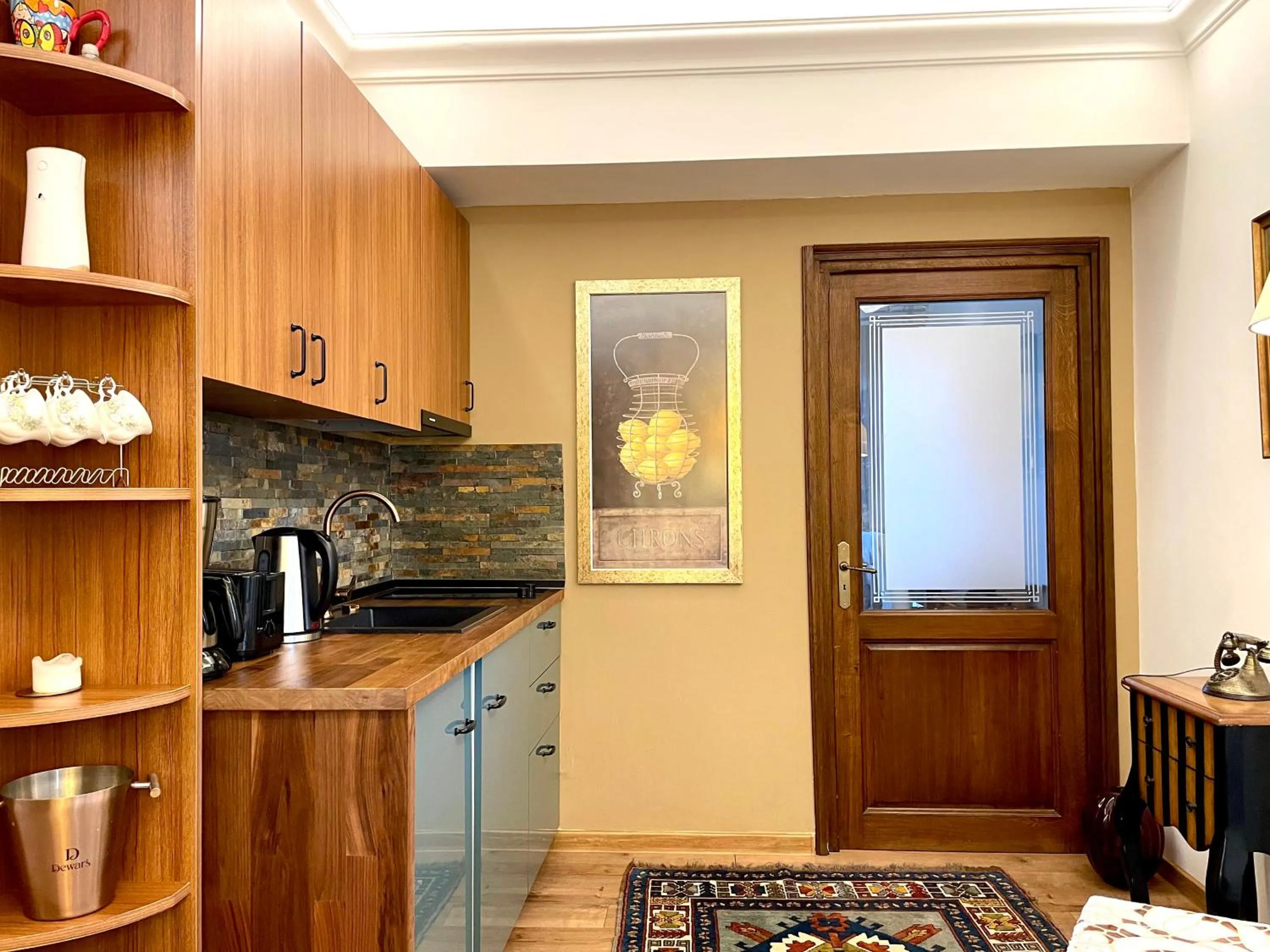 Kitchen/Kitchenette in Arc de Triomphe by Residence Hotels