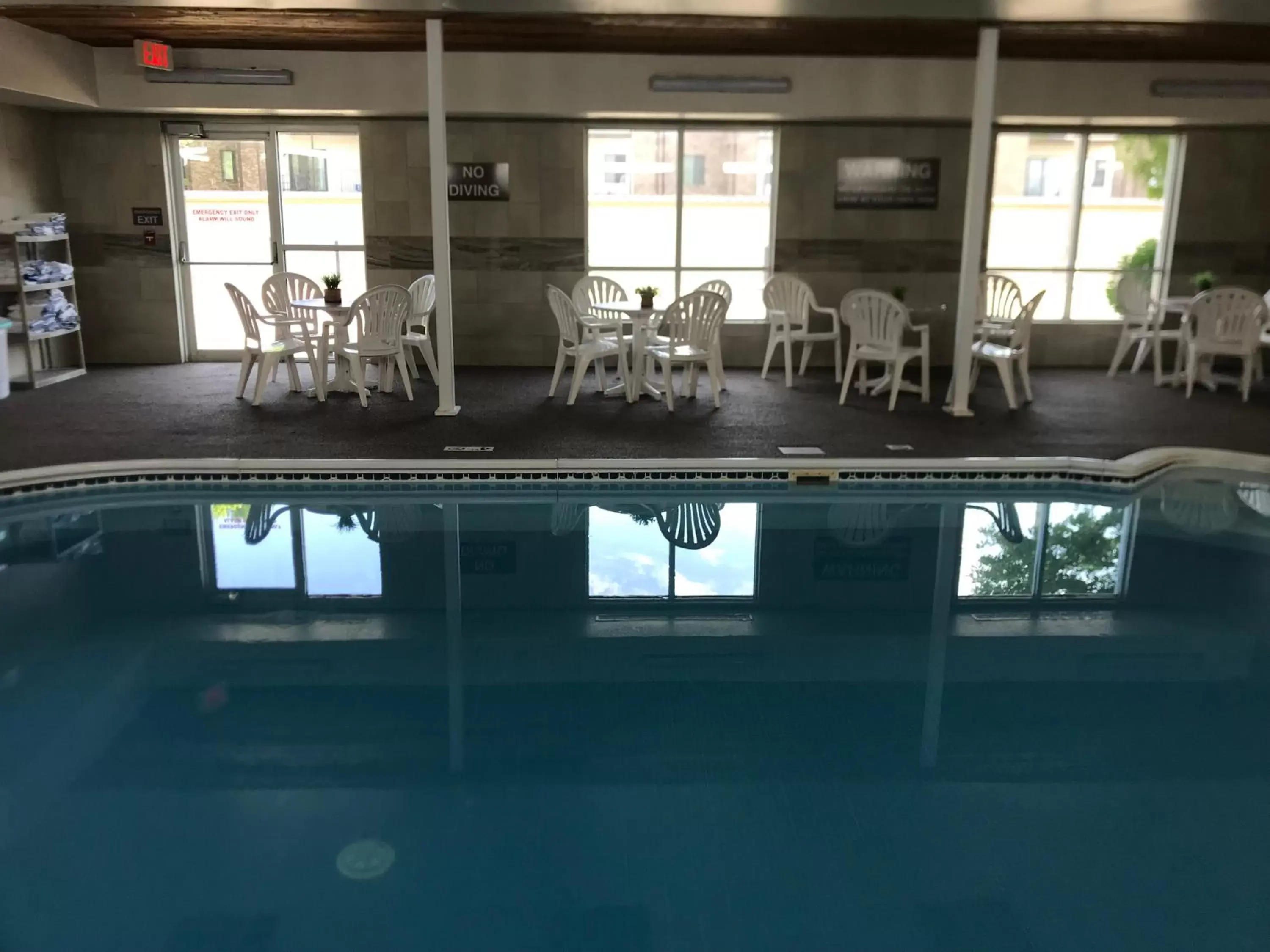 Swimming Pool in Expressway Suites of Bismarck