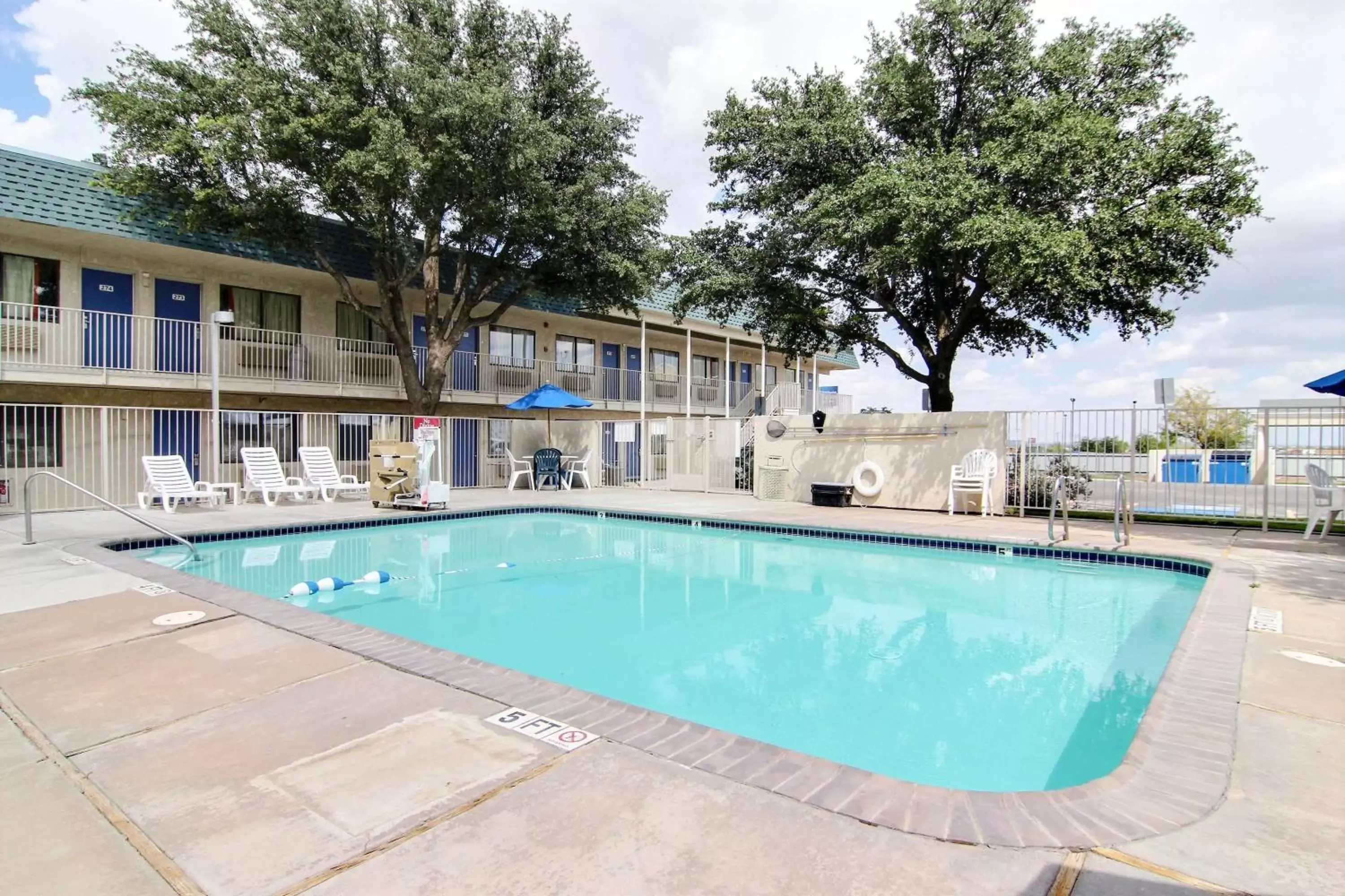 Day, Swimming Pool in Motel 6-Fort Stockton, TX