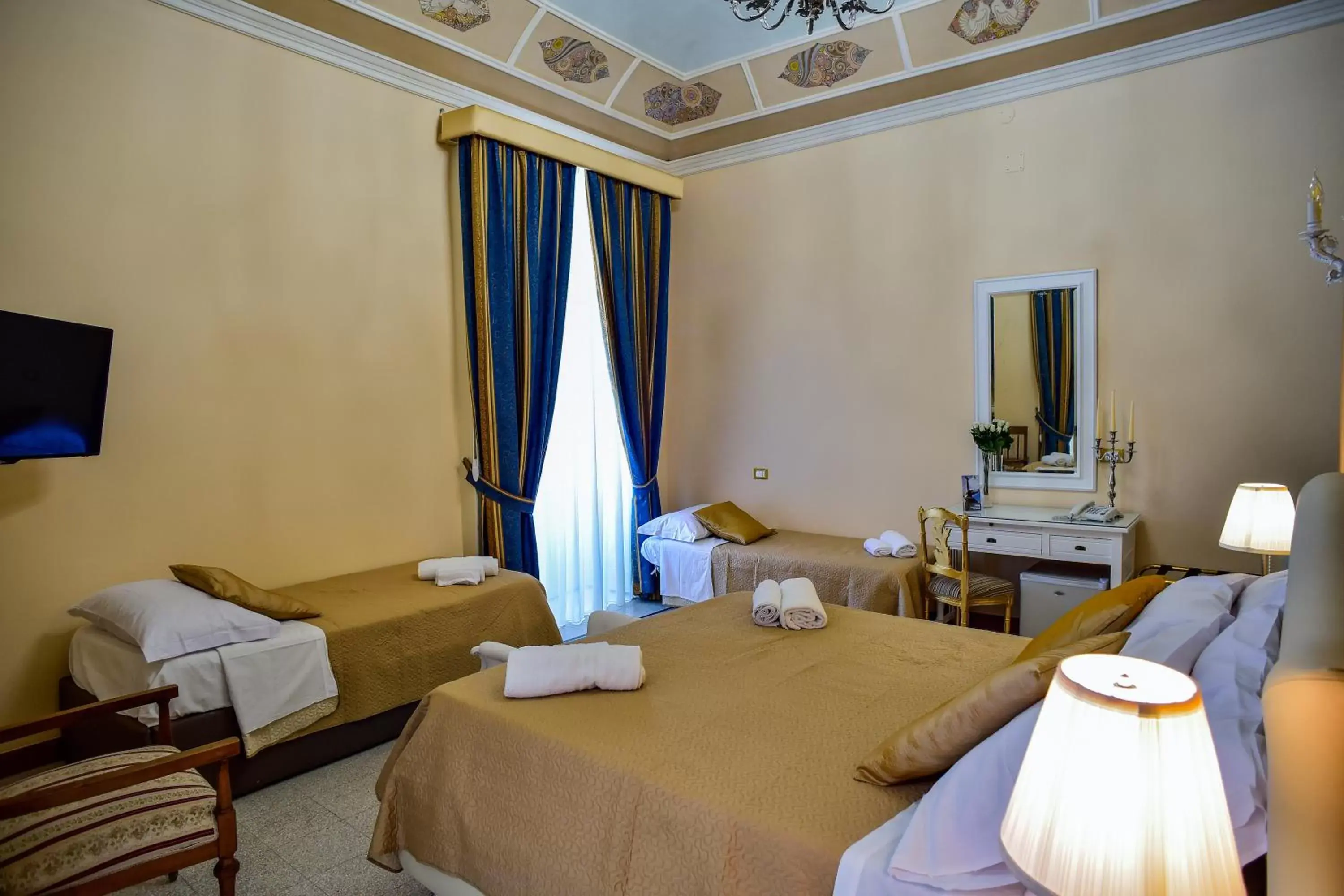 Photo of the whole room, Bed in Palazzo degli Affreschi
