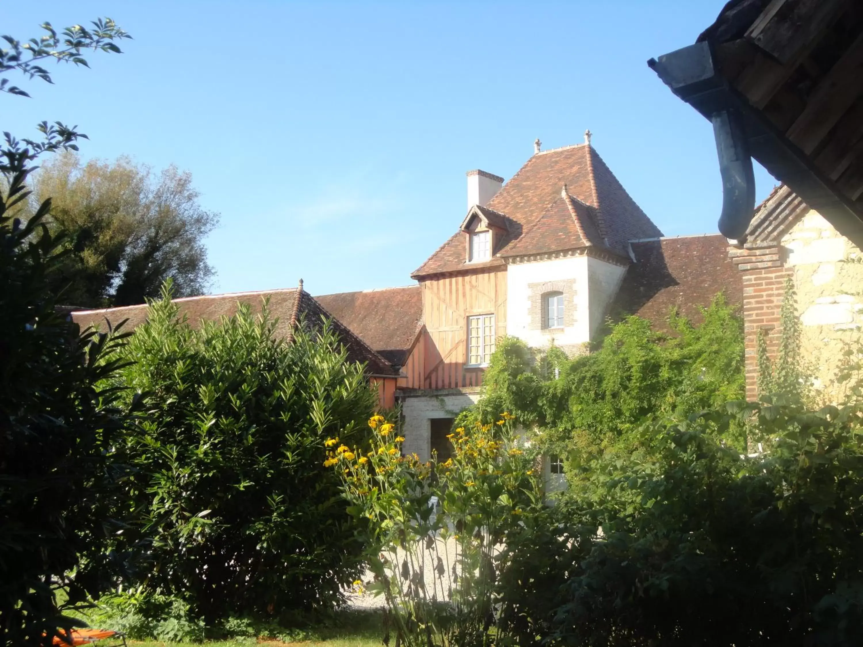 Property Building in Chateau Des Roises
