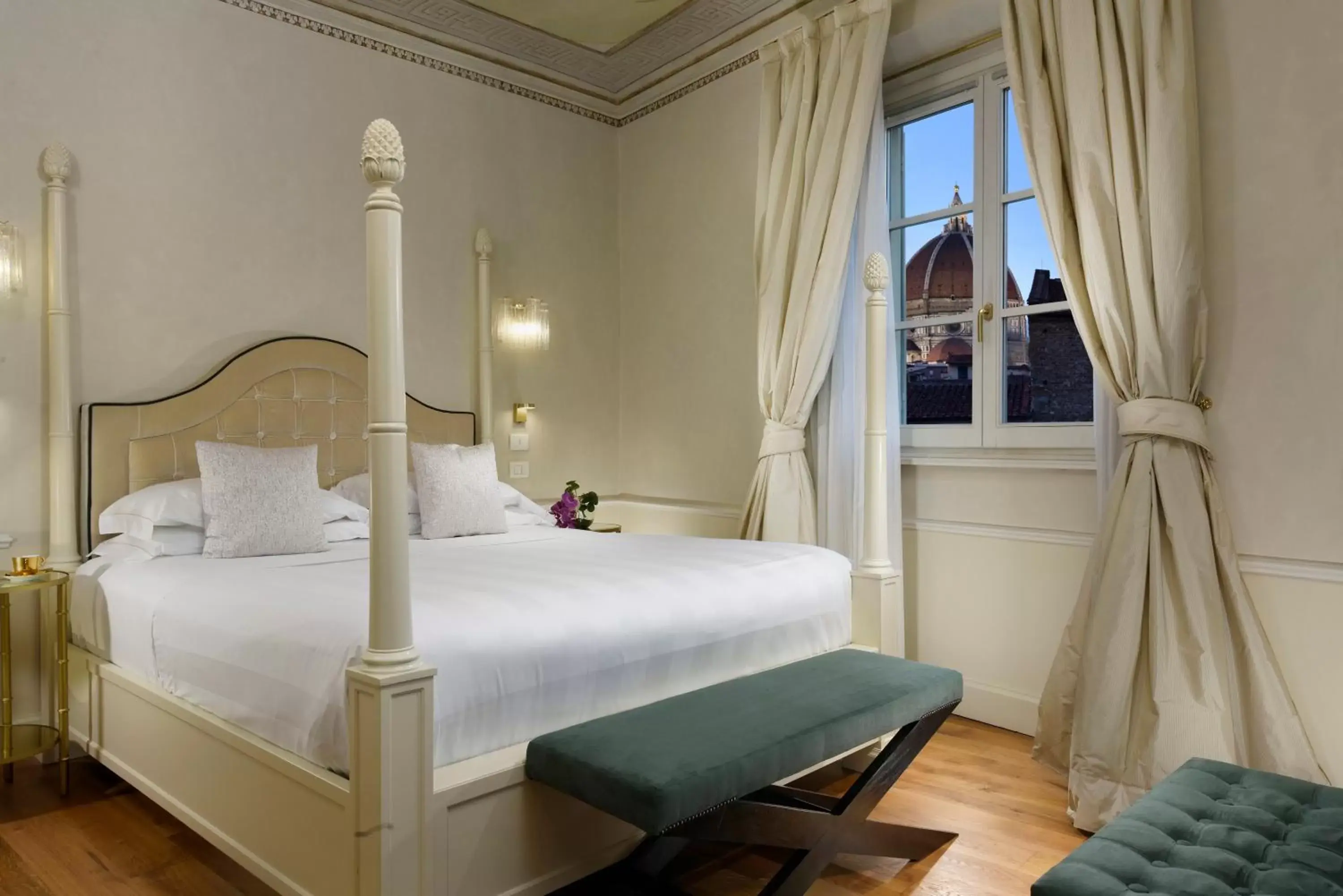 Bed in San Firenze Suites & Spa