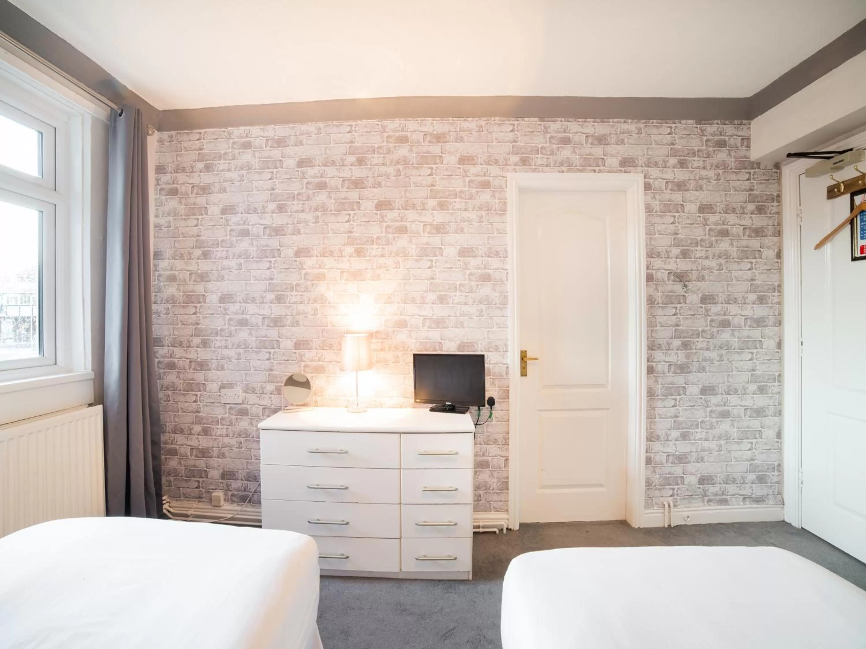 Photo of the whole room in The Traxx Hotel