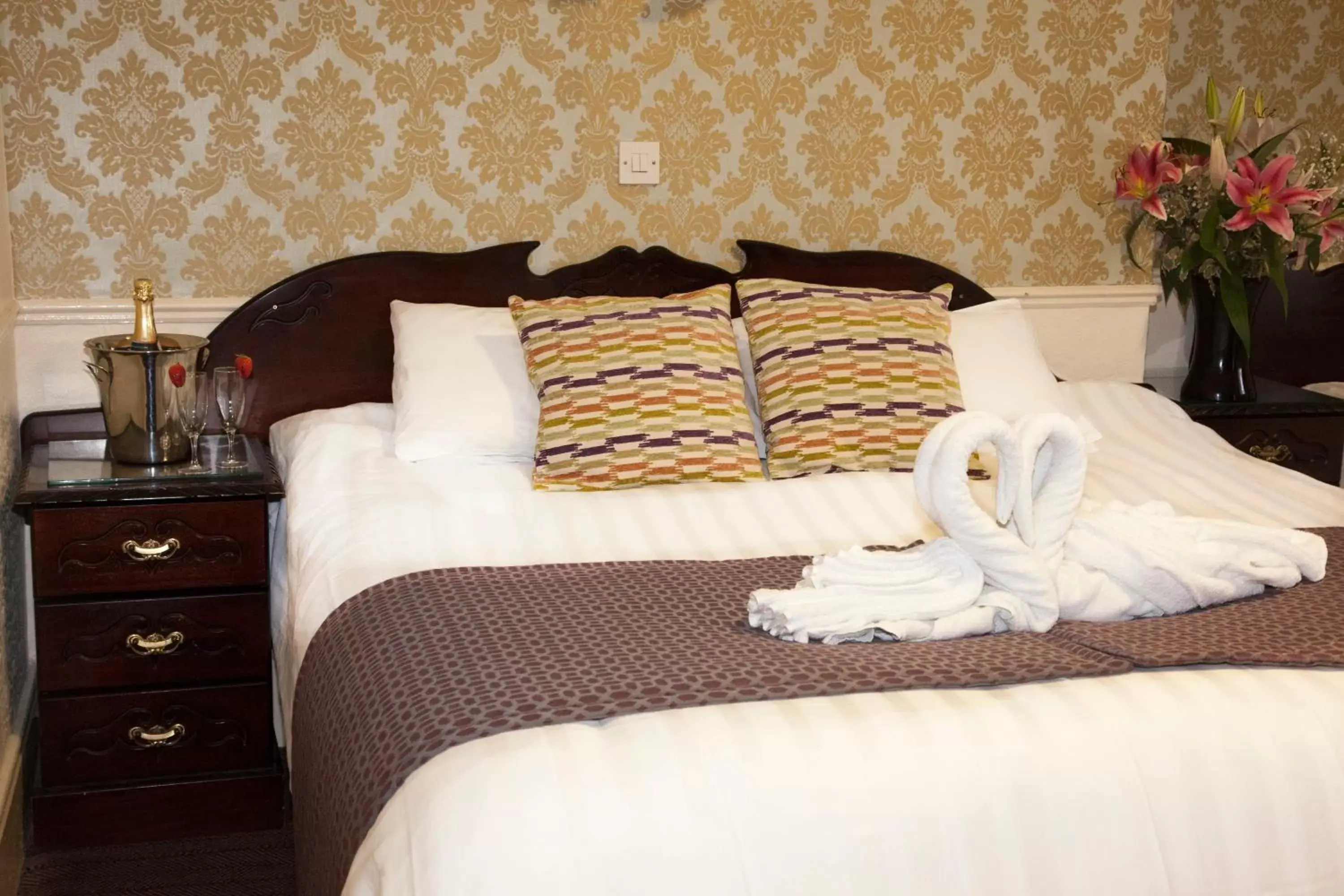 Bedroom, Bed in Club House Hotel Kilkenny
