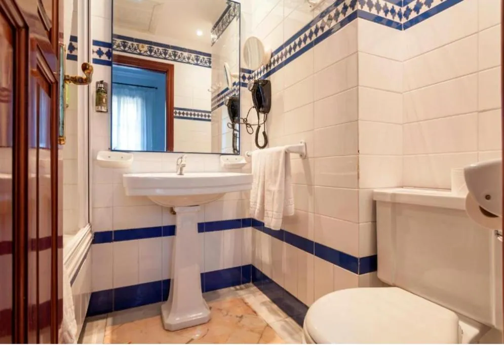 Toilet in Hotel Baco