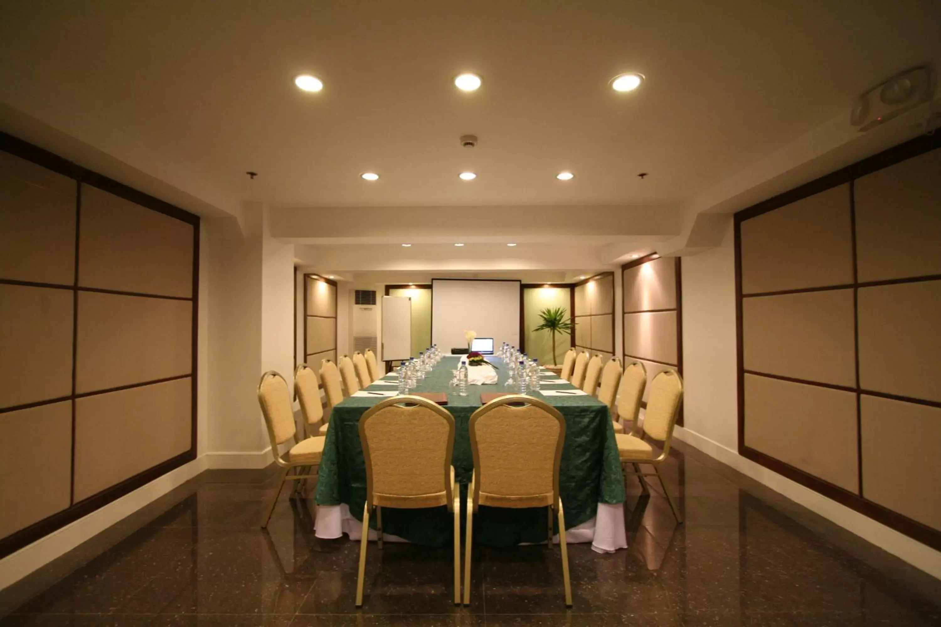 Meeting/conference room in Hotel St. Ellis