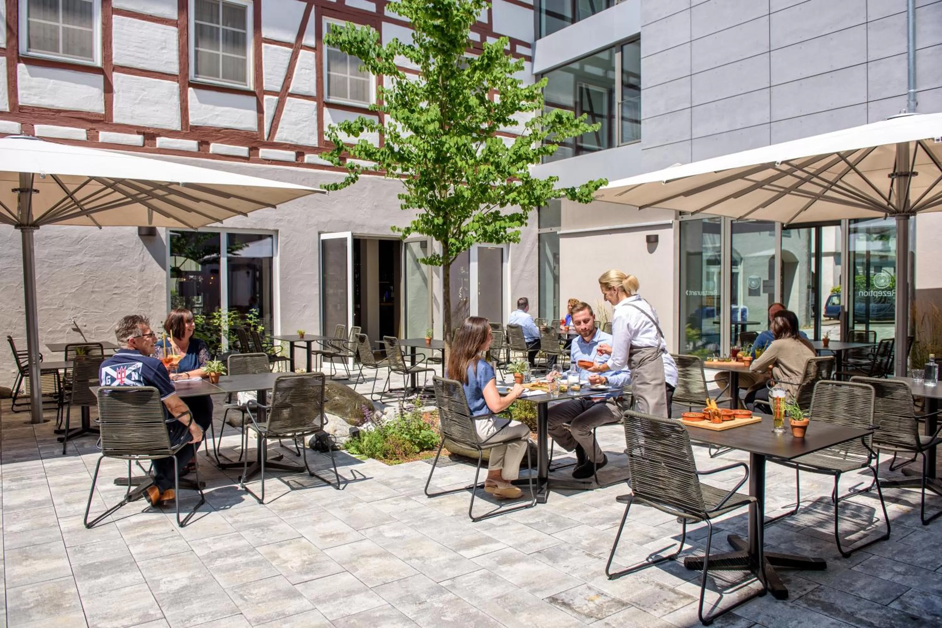 Restaurant/places to eat in AKZENT Hotel Laupheimer Hof