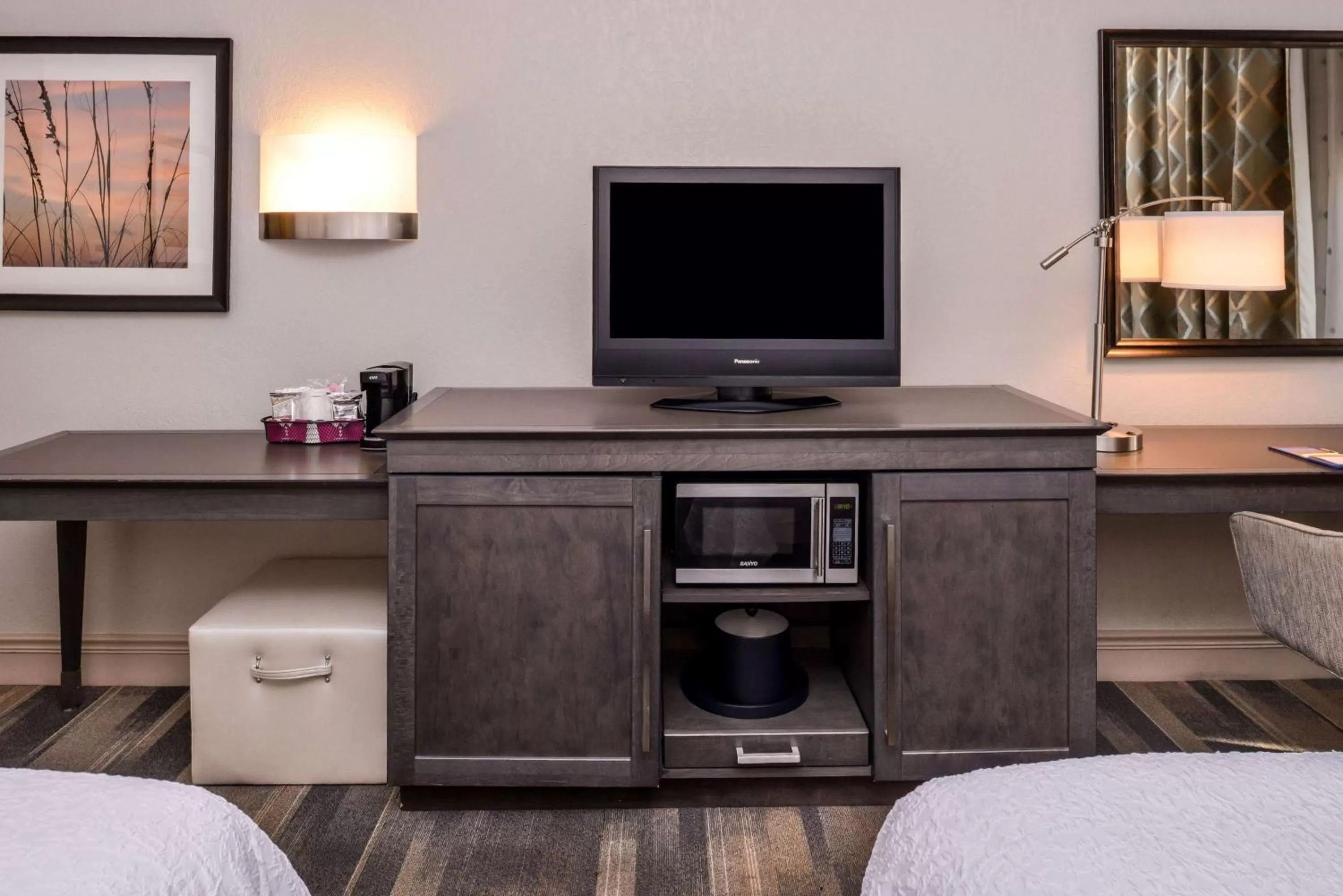 Bedroom, Bed in Hampton Inn Fort Lauderdale Plantation