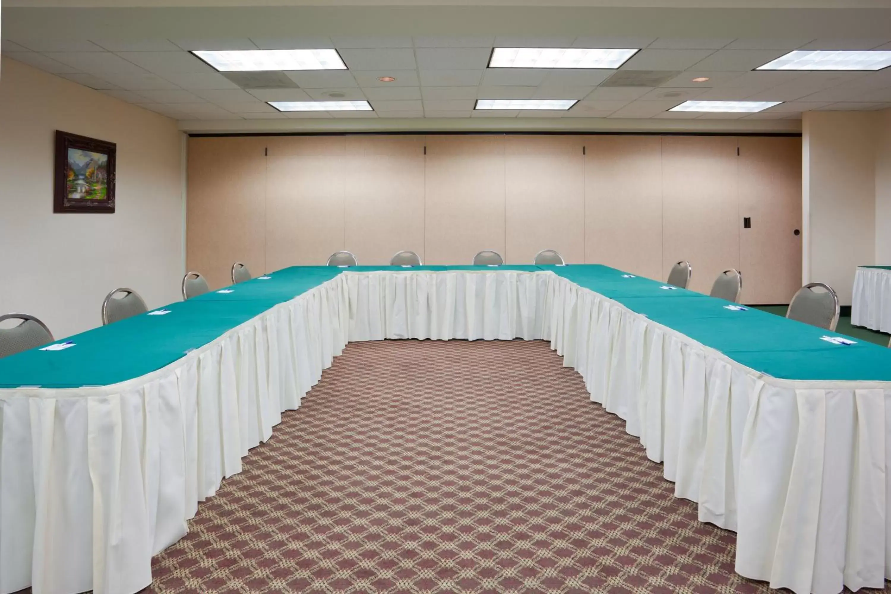 Meeting/conference room in Holiday Inn Express & Suites Tracy, an IHG Hotel